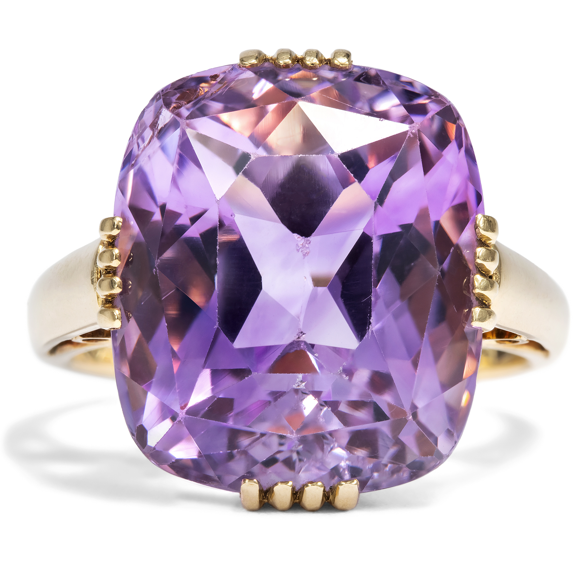 Vintage Cocktailring mit großem Amethyst in Gold, Deutschland um 1955 Vintage Cocktailring mit großem Amethyst in Gold, Deutschland um 1955
