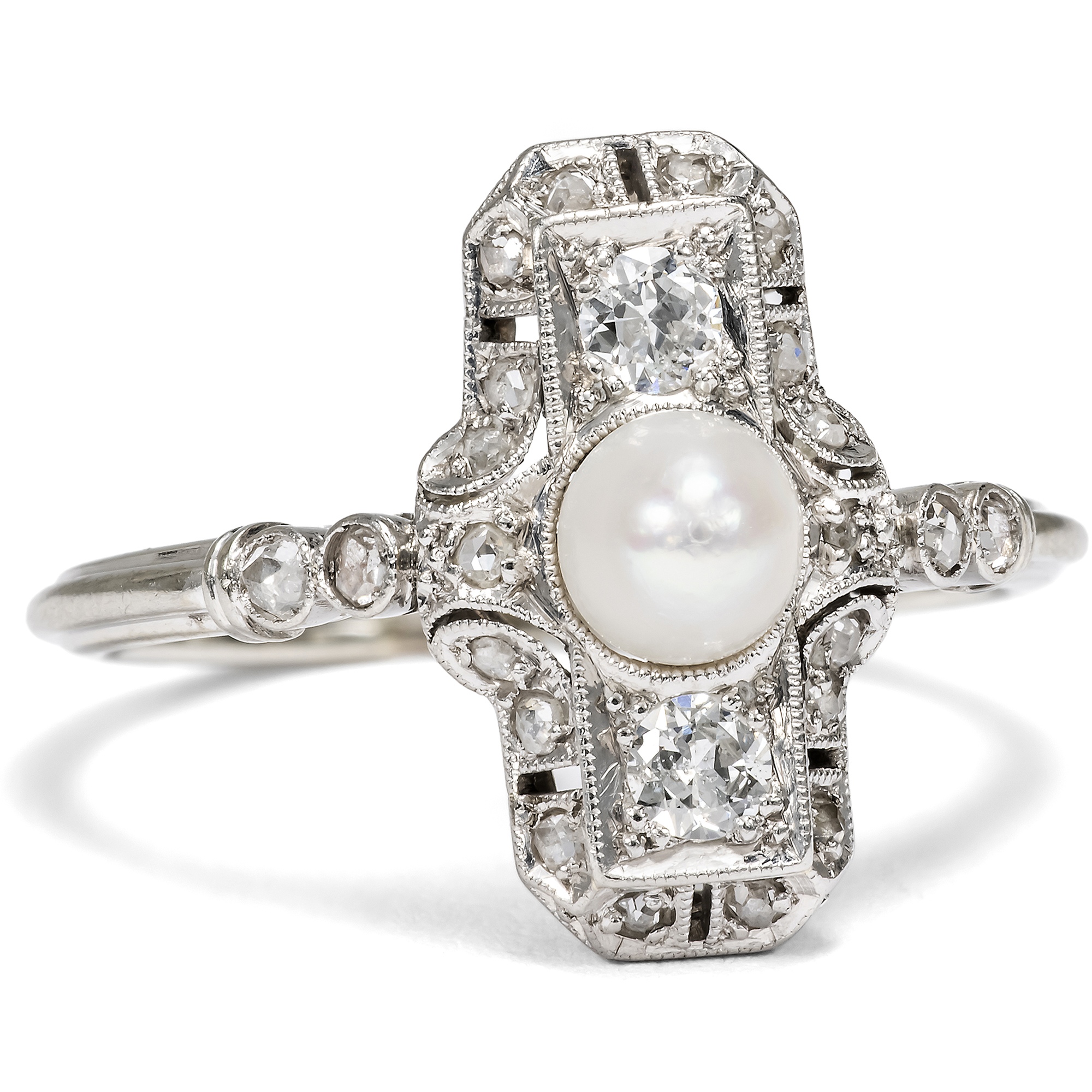 Delicate Déco Ring with Oriental Pearl and Diamonds, c. 1920s Delicate Déco Ring with Oriental Pearl and Diamonds, c. 1920s