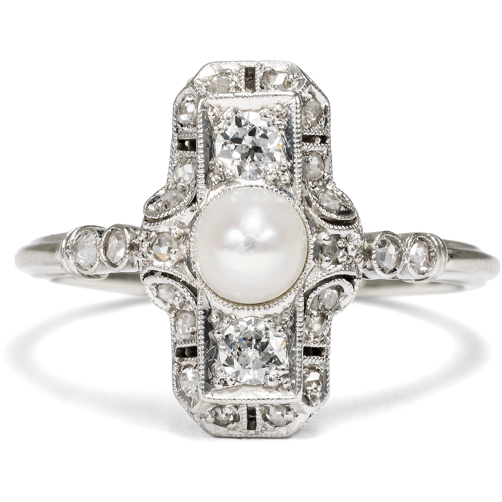 Delicate Déco Ring with Oriental Pearl and Diamonds, c. 1920s Delicate Déco Ring with Oriental Pearl and Diamonds, c. 1920s