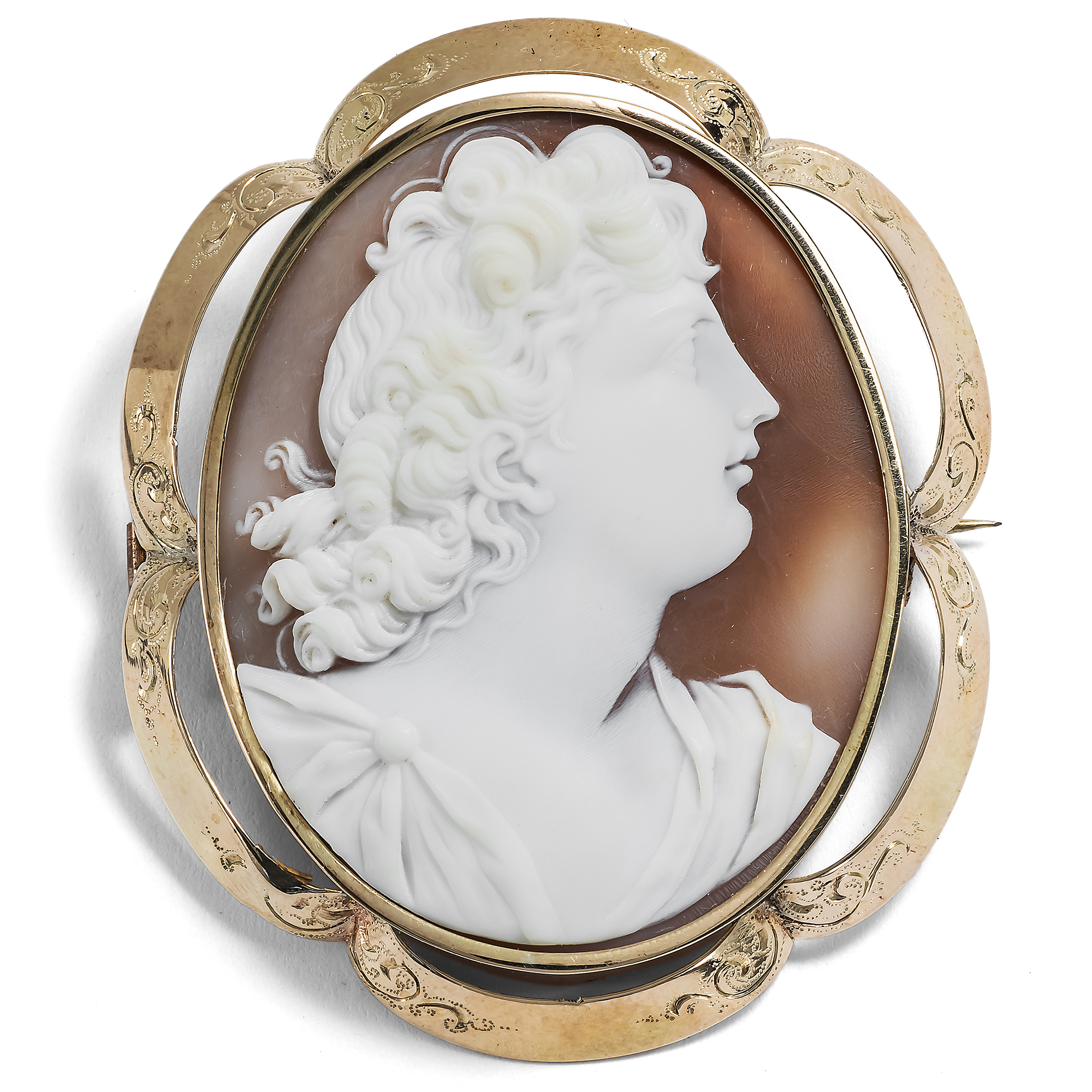 Antique brooch with high quality shell cameo in gold, circa 1860 Antique brooch with high quality shell cameo in gold, circa 1860