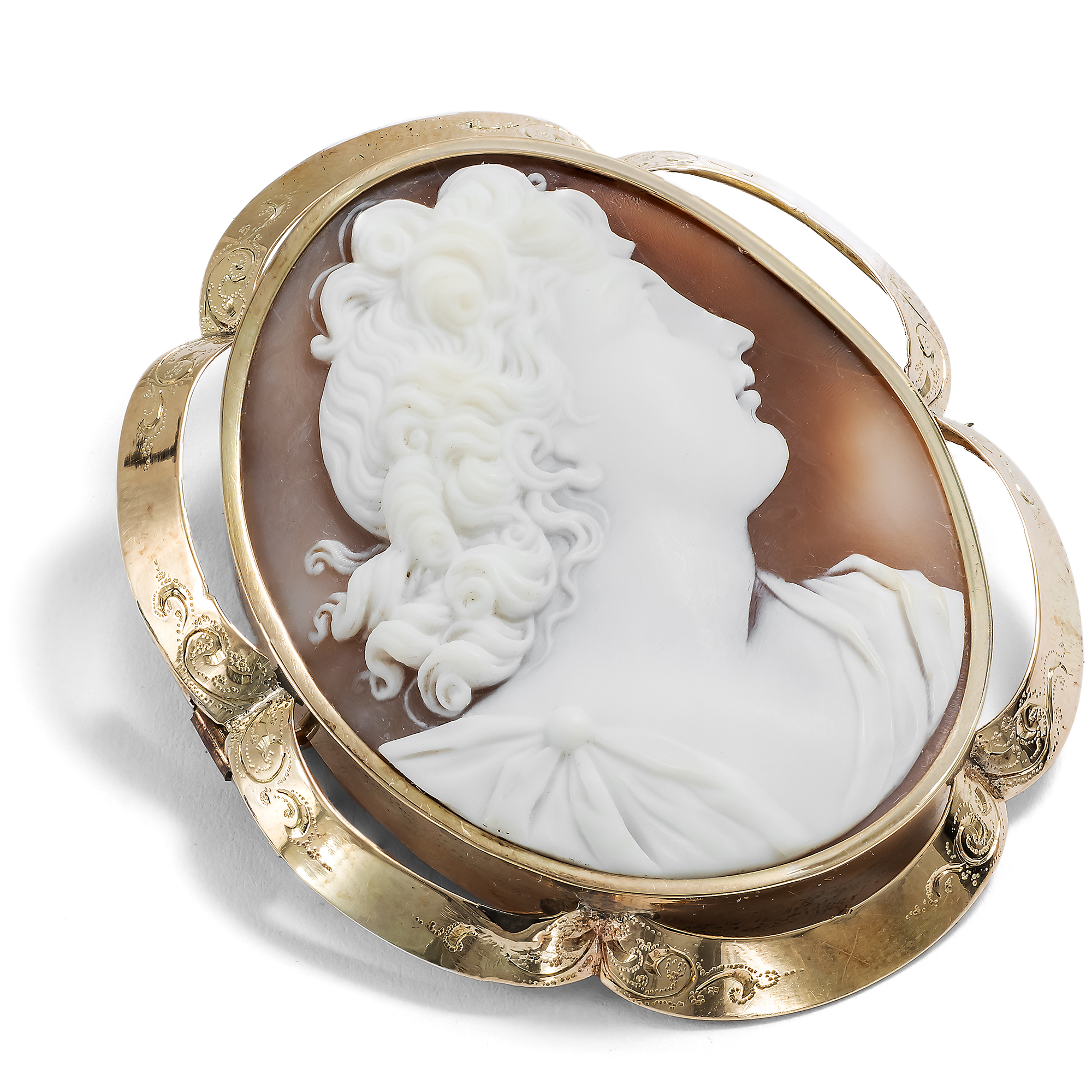 Antique brooch with high quality shell cameo in gold, circa 1860 Antique brooch with high quality shell cameo in gold, circa 1860