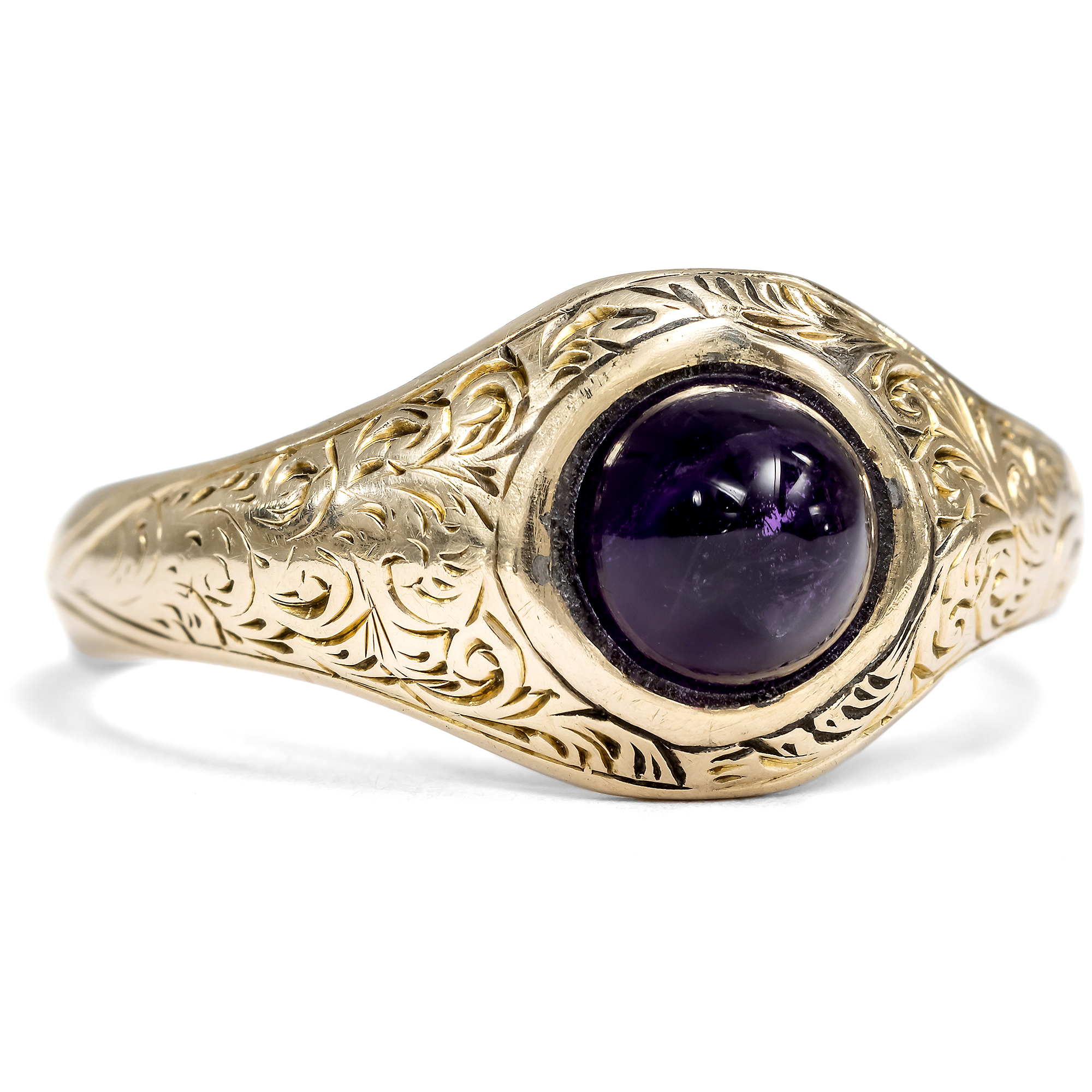 Zarter antiker Ring mit „Sugar Loaf“ Amethyst in Gold, um 1850 & später Zarter antiker Ring mit „Sugar Loaf“ Amethyst in Gold, um 1850 & später