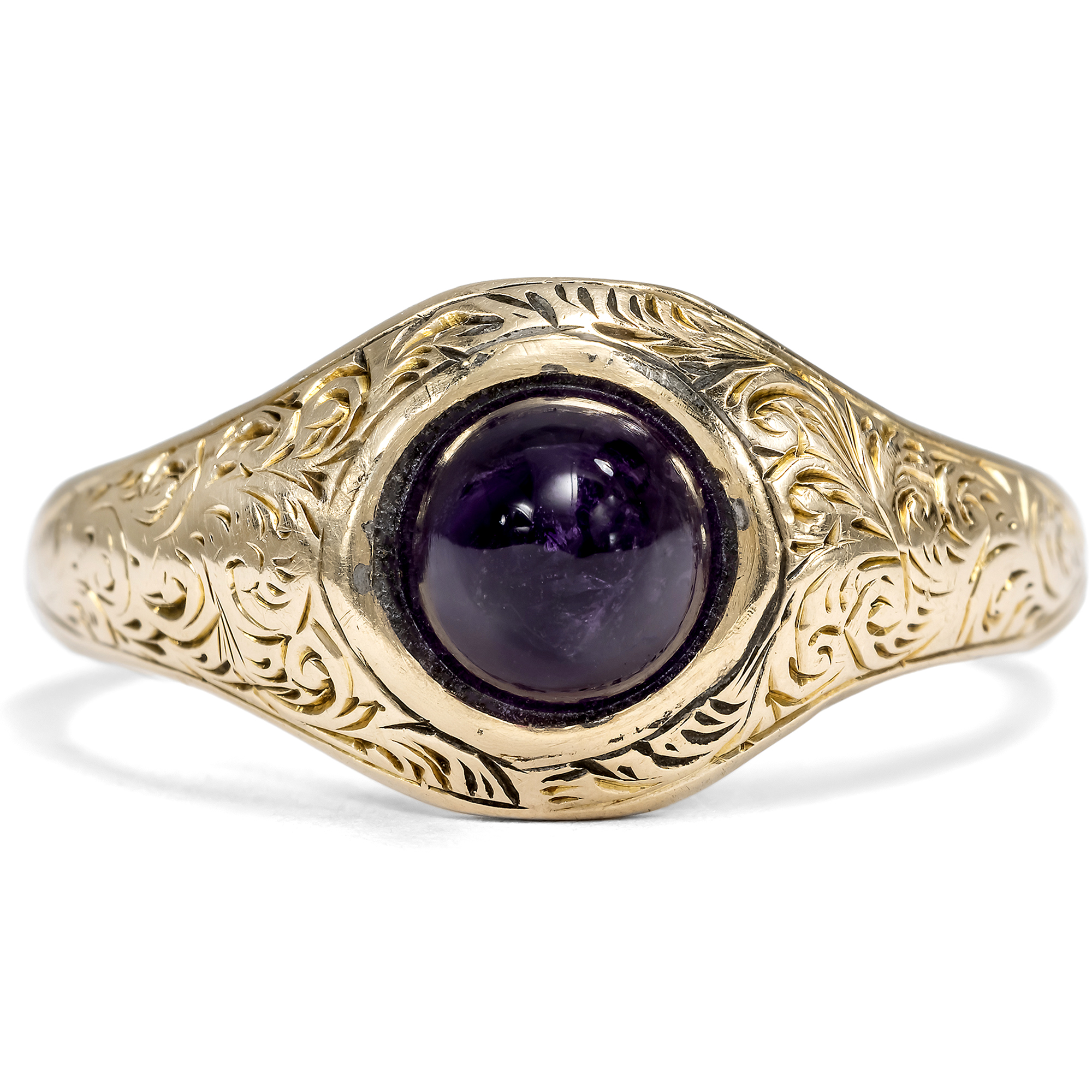 Zarter antiker Ring mit „Sugar Loaf“ Amethyst in Gold, um 1850 & später Zarter antiker Ring mit „Sugar Loaf“ Amethyst in Gold, um 1850 & später