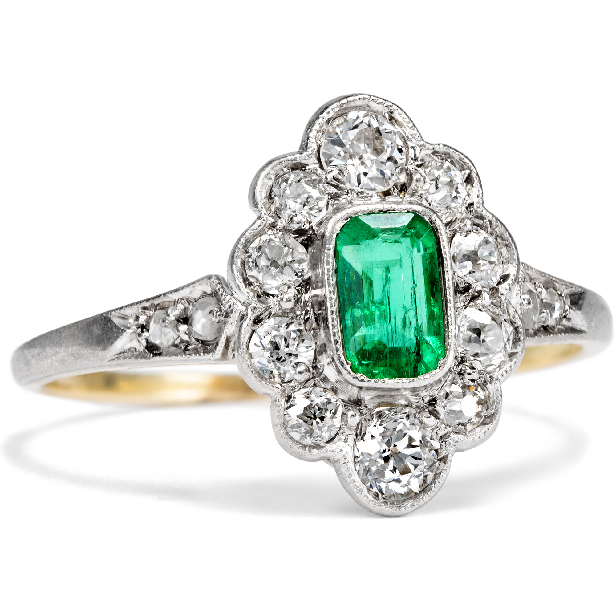 Zarter Navette-Ring mit Smaragd & Diamanten, um 1910 Zarter Navette-Ring mit Smaragd & Diamanten, um 1910