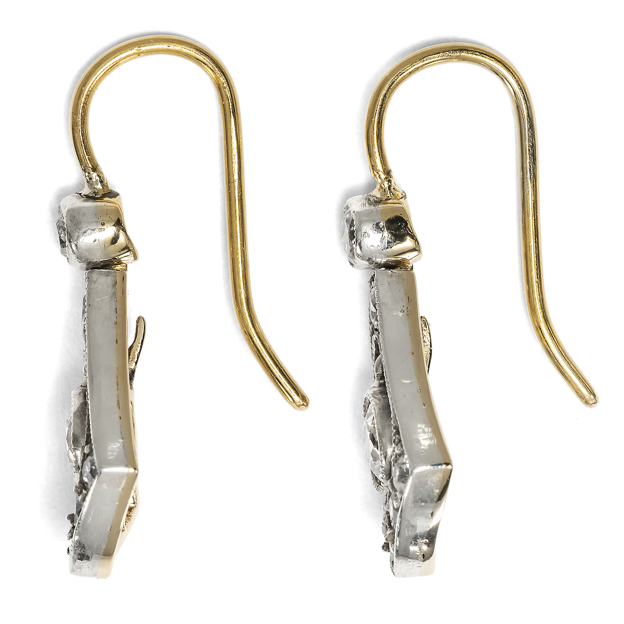 Elegante Ohrringe mit Diamanten in Silber & Gold, um 1920 & später Elegante Ohrringe mit Diamanten in Silber & Gold, um 1920 & später