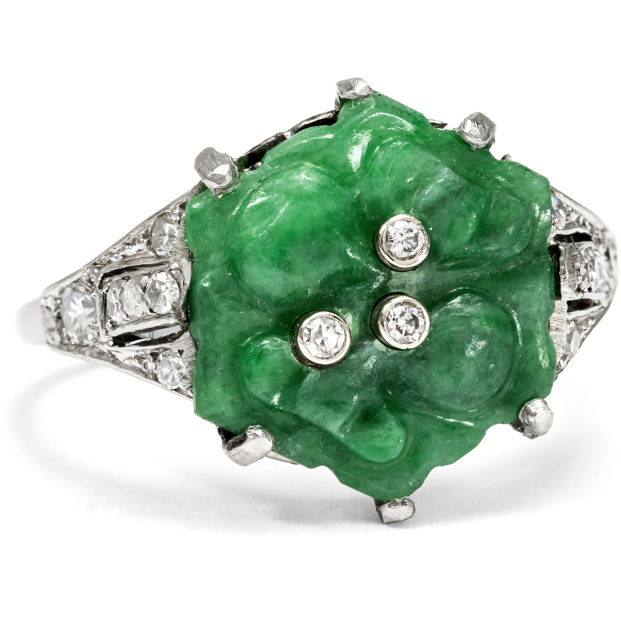 Eleganter Ring des Art Déco mit geschnitzter Jade & Diamanten, um 1930 Eleganter Ring des Art Déco mit geschnitzter Jade & Diamanten, um 1930