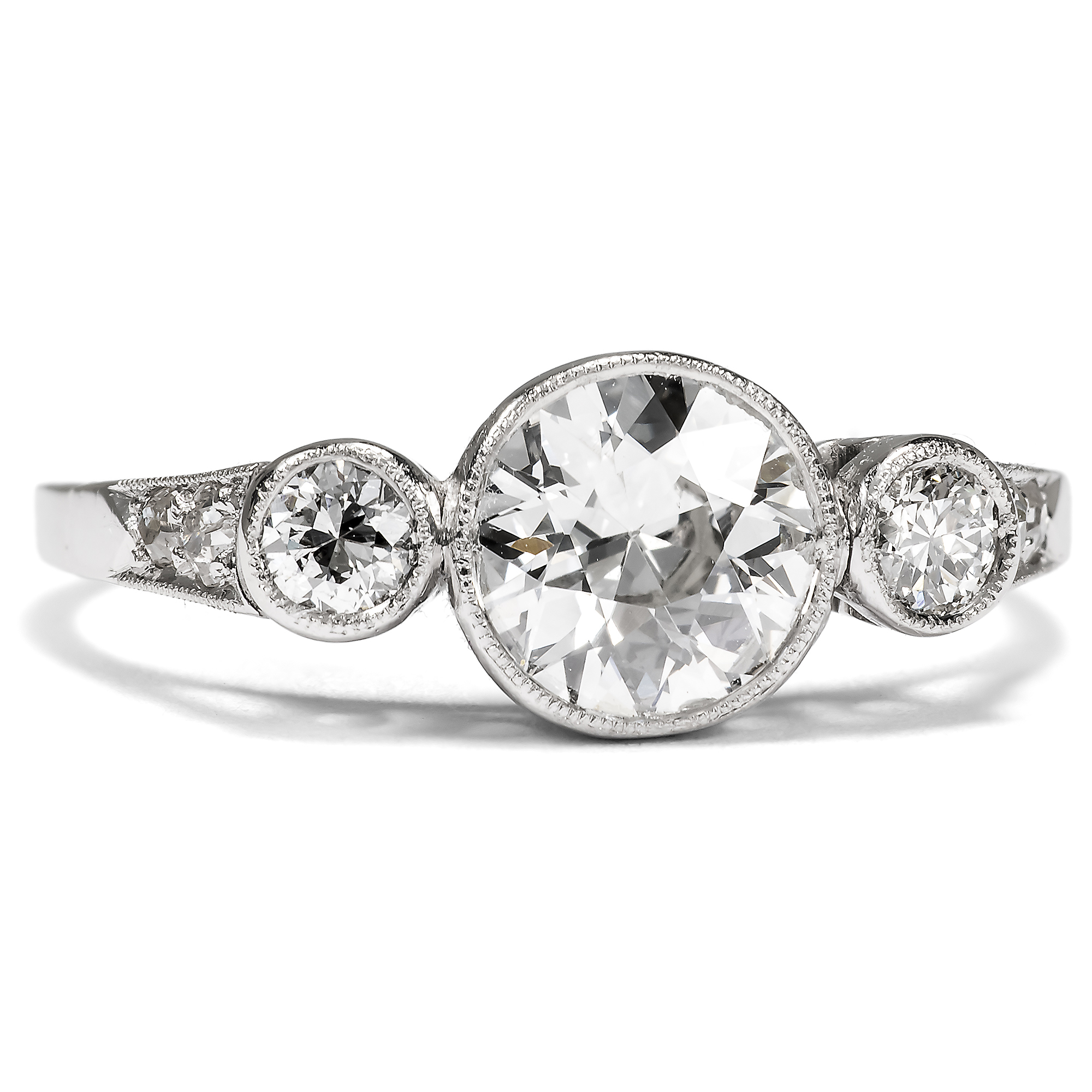 Antique Trilogy Ring with Marvellous Diamonds in Platinum & White Gold, c. 1930 Antique Trilogy Ring with Marvellous Diamonds in Platinum & White Gold, c. 1930