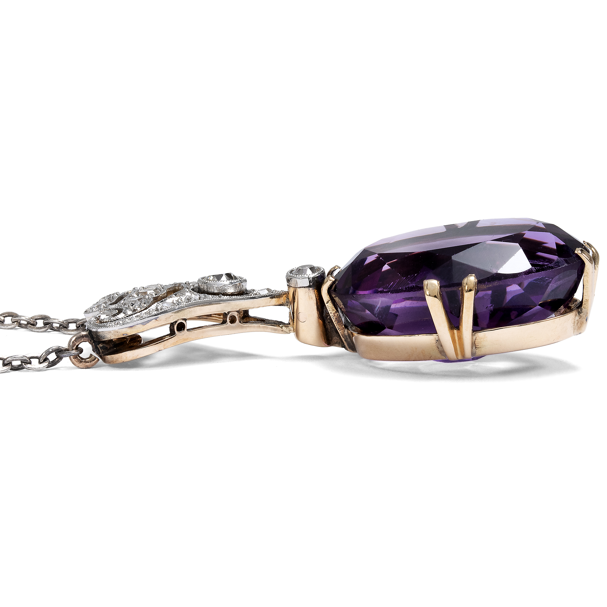 Elegantes Collier mit Amethyst & Diamanten in Gold & Platin, um 1930 Elegantes Collier mit Amethyst & Diamanten in Gold & Platin, um 1930