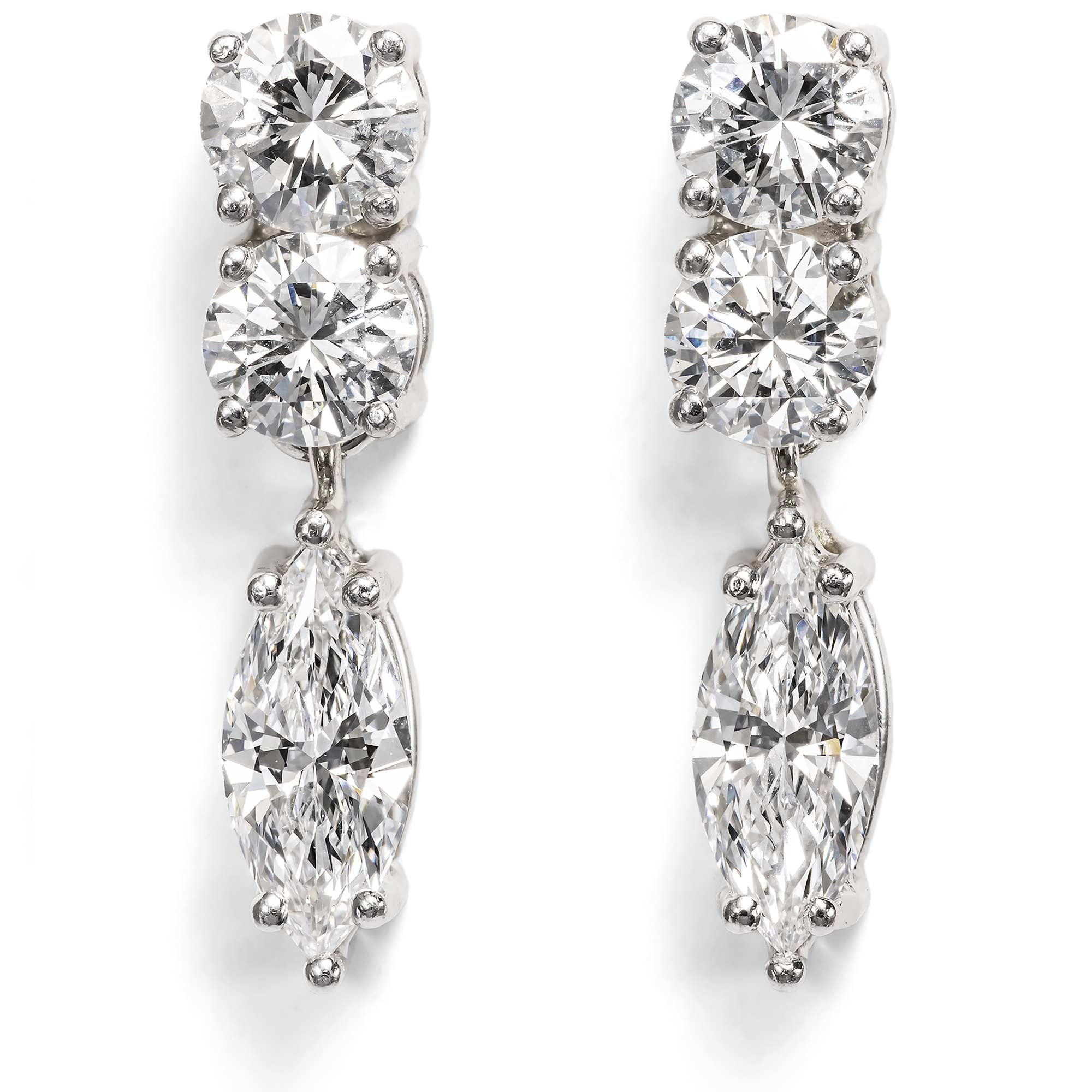 Funkelnde Ohrringe mit Diamanten im Navette- & Brillantschliff in Weißgold, um 1985 Funkelnde Ohrringe mit Diamanten im Navette- & Brillantschliff in Weißgold, um 1985