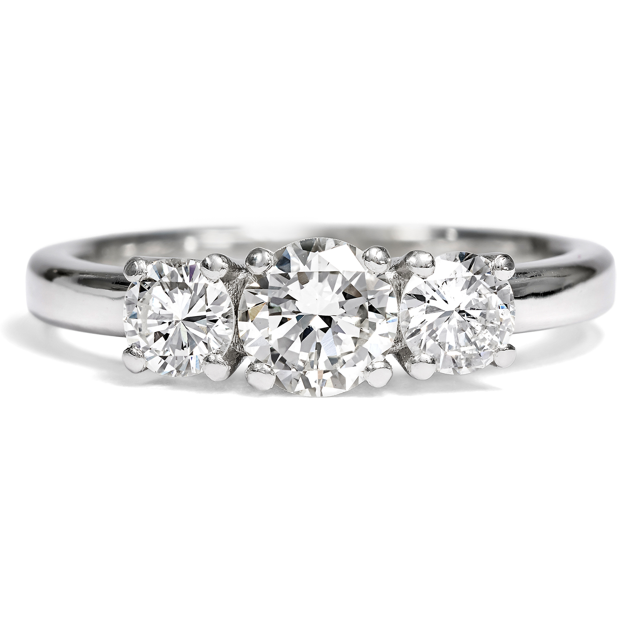 Ungetragener „Trilogie“-Ring mit vintage Brillanten in Platin aus unserer Werkstatt Ungetragener „Trilogie“-Ring mit vintage Brillanten in Platin aus unserer Werkstatt