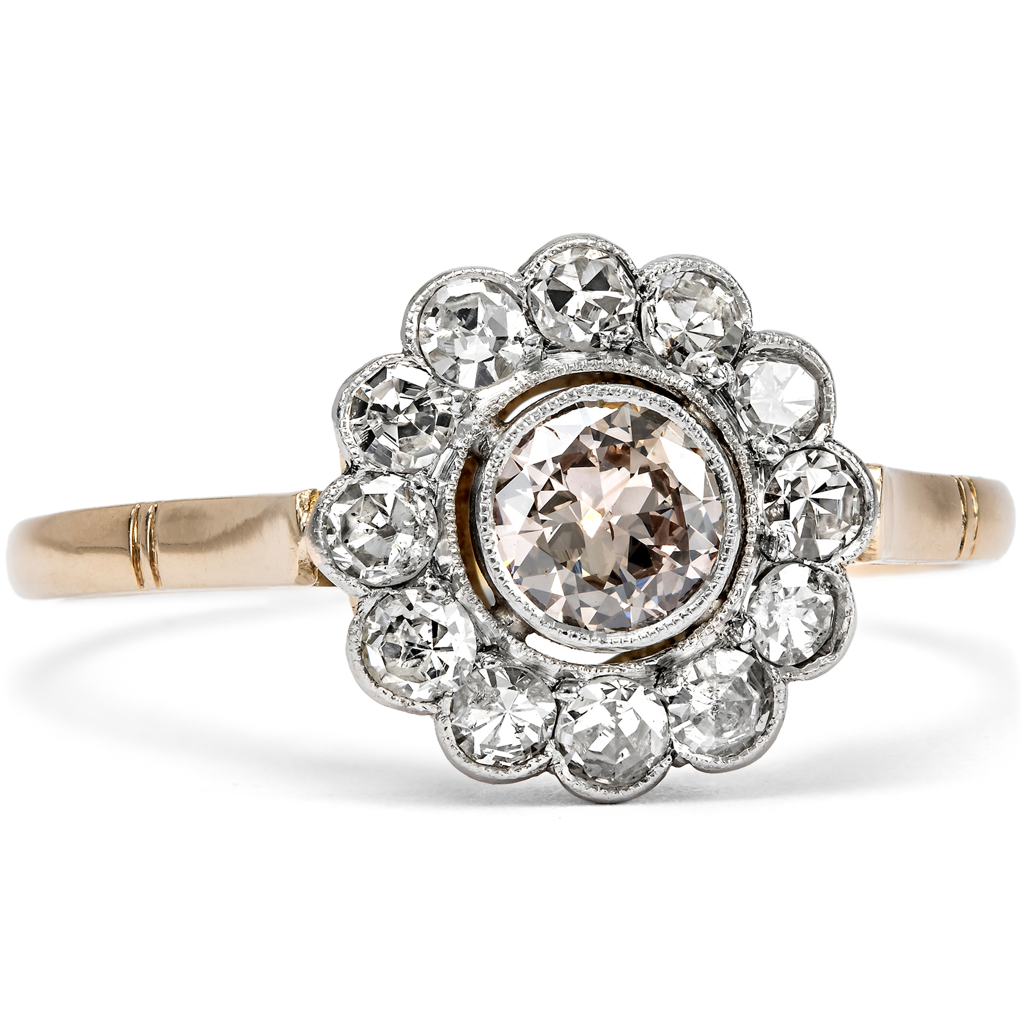 Antique Daisy Ring with Diamonds in Platinum on Gold, c. 1910 Antique Daisy Ring with Diamonds in Platinum on Gold, c. 1910