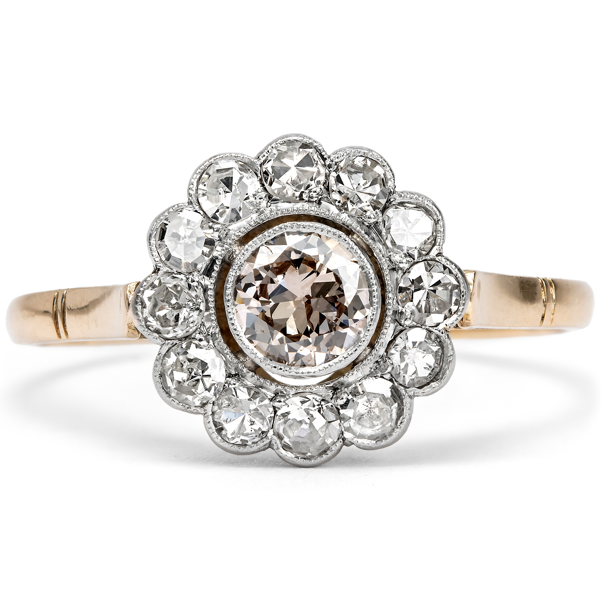 Antique Daisy Ring with Diamonds in Platinum on Gold, c. 1910 Antique Daisy Ring with Diamonds in Platinum on Gold, c. 1910