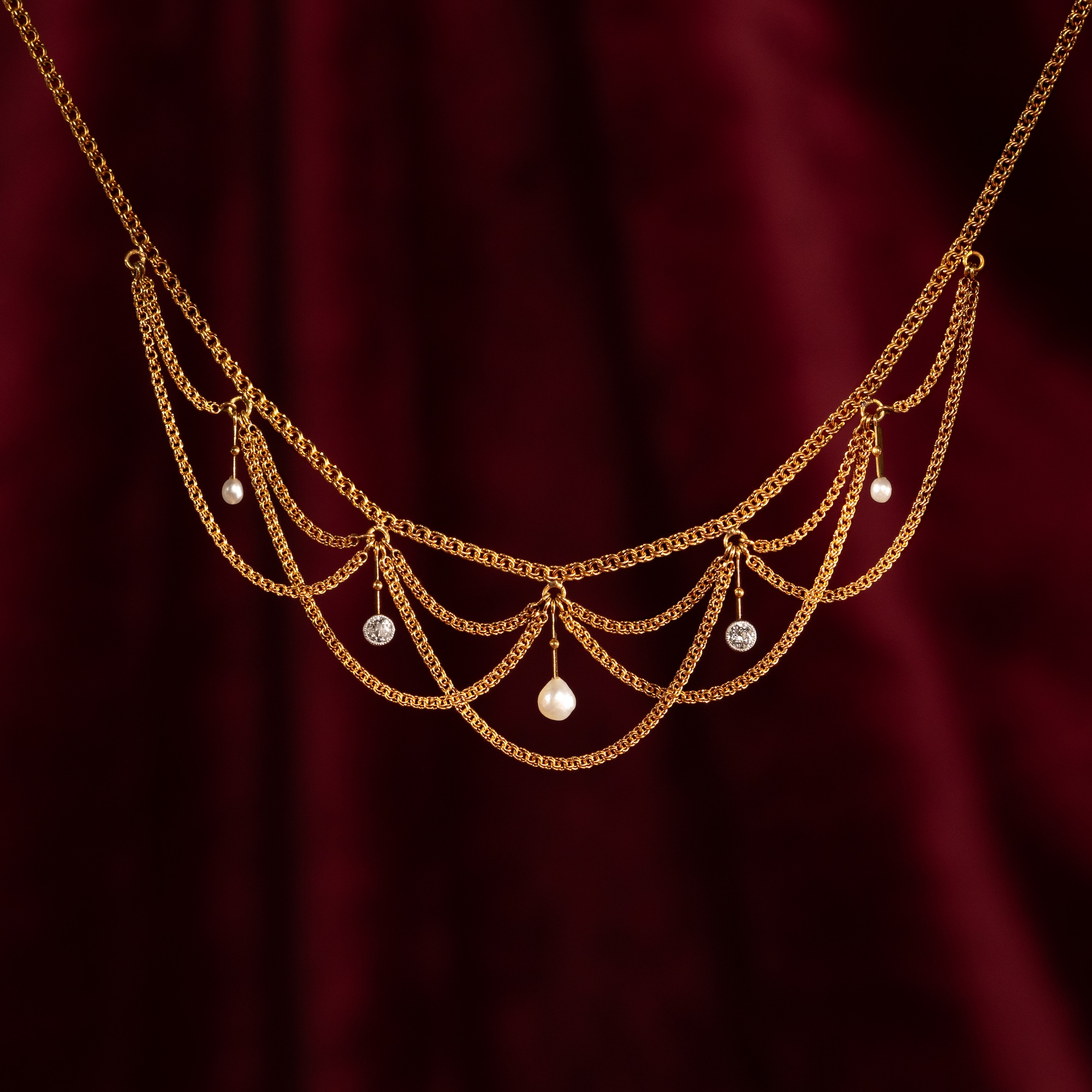 Zartes Collier mit Diamanten & Naturperlen in Gold, um 1900 Zartes Collier mit Diamanten & Naturperlen in Gold, um 1900