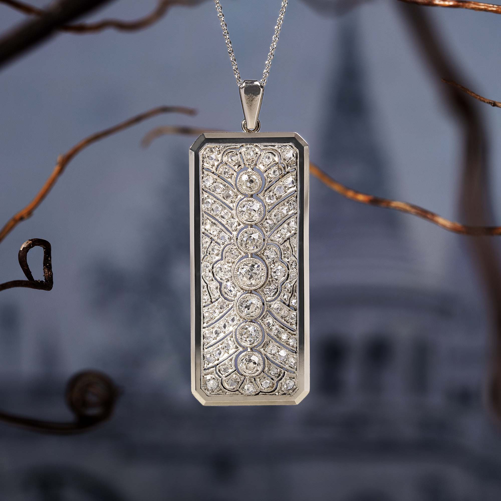 Eleganter Anhänger des Art Déco mit Diamanten in Platin, um 1930 & später Eleganter Anhänger des Art Déco mit Diamanten in Platin, um 1930 & später