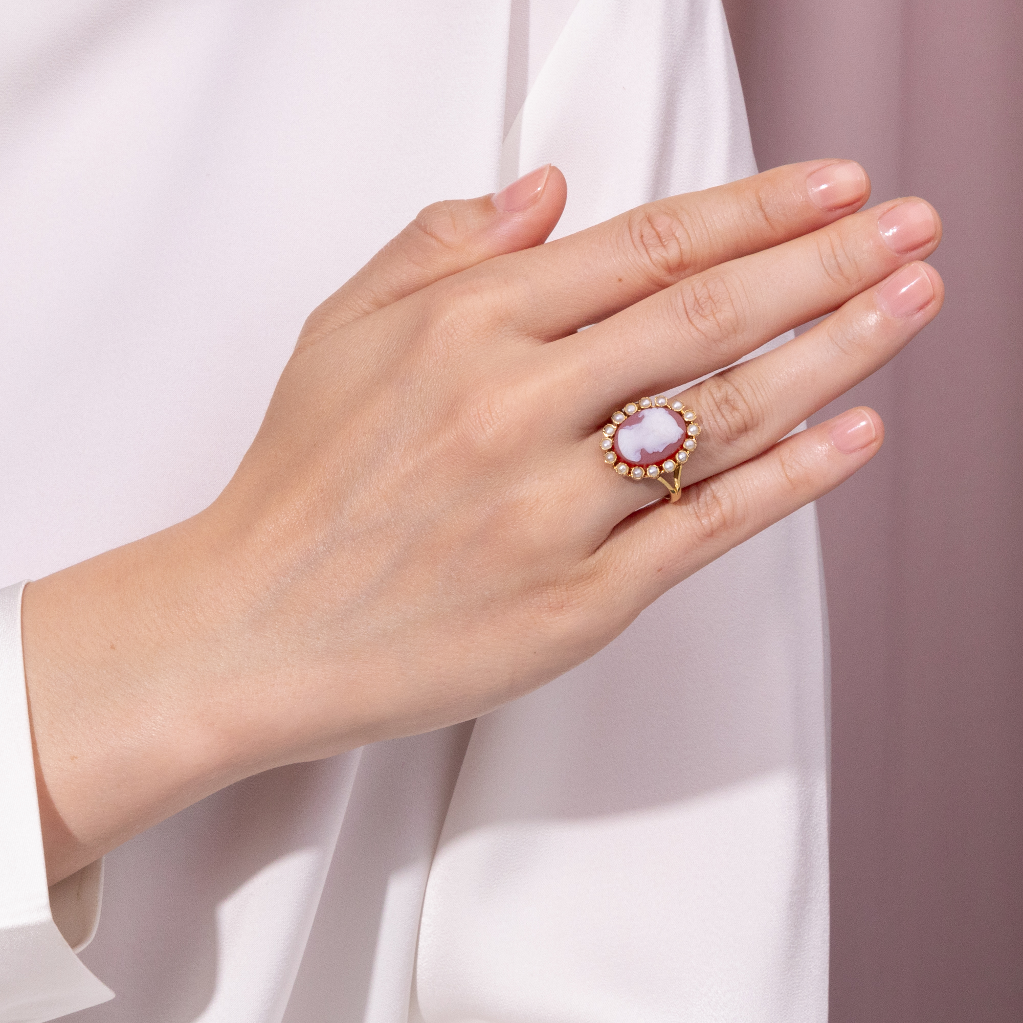 Elegant Gold Ring with a Cameo in Hardstone, Circa 1870 & later Elegant Gold Ring with a Cameo in Hardstone, Circa 1870 & later