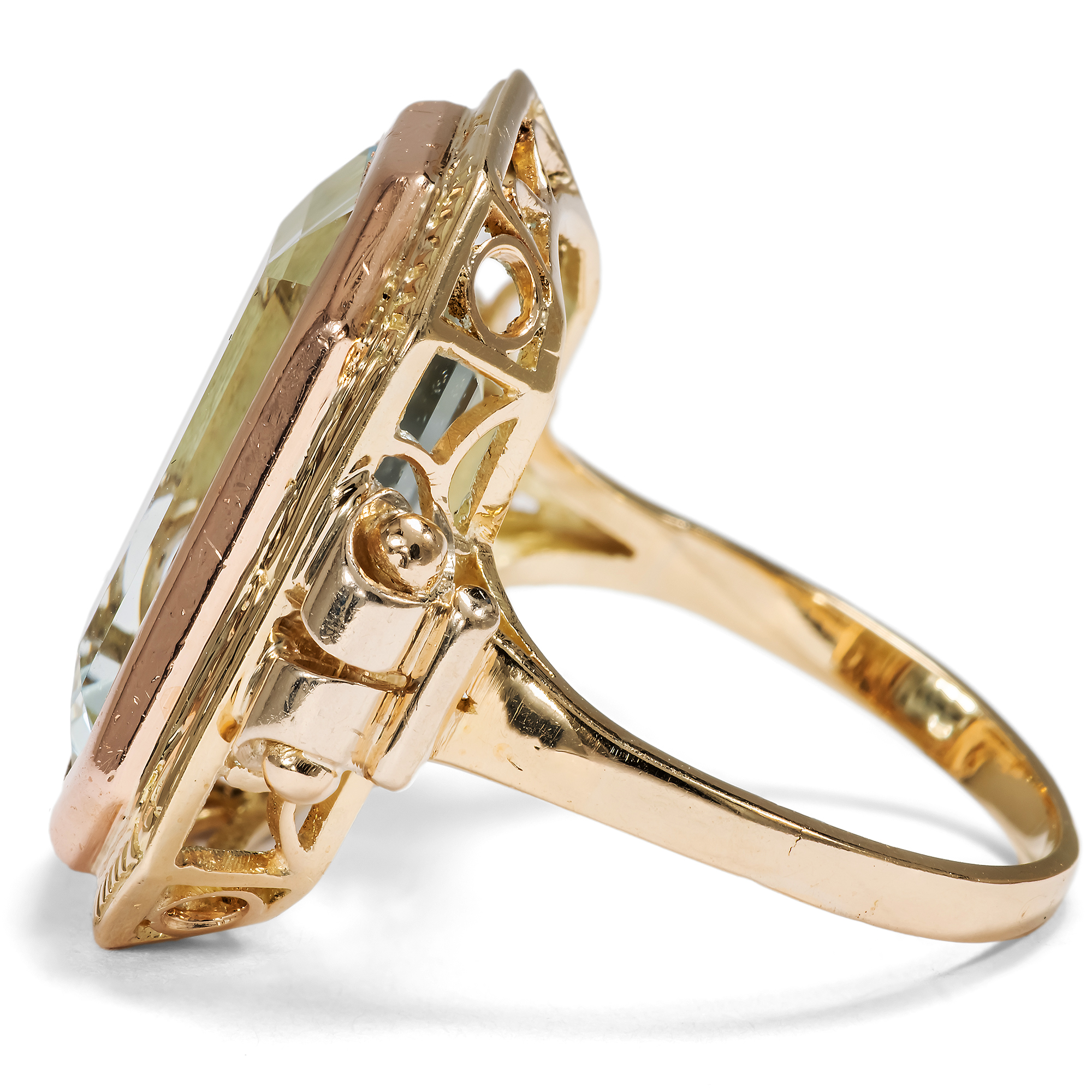 Eleganter Ring mit Aquamarin in zweifarbigem Gold, 1930er Jahre Eleganter Ring mit Aquamarin in zweifarbigem Gold, 1930er Jahre