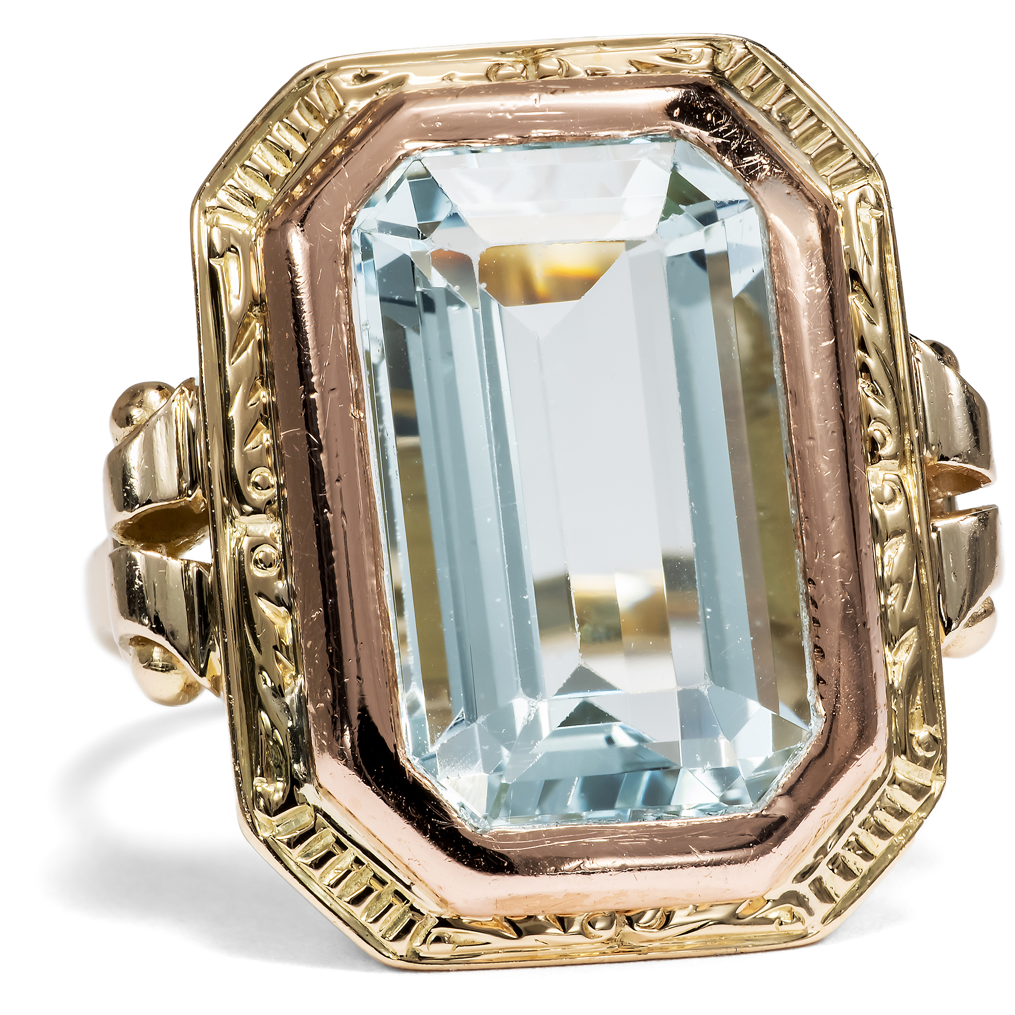Eleganter Ring mit Aquamarin in zweifarbigem Gold, 1930er Jahre Eleganter Ring mit Aquamarin in zweifarbigem Gold, 1930er Jahre