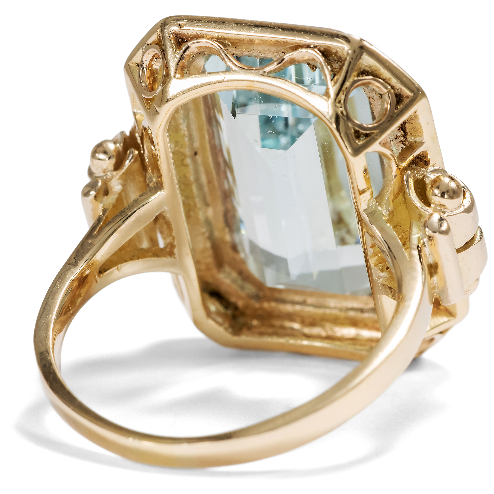 Eleganter Ring mit Aquamarin in zweifarbigem Gold, 1930er Jahre Eleganter Ring mit Aquamarin in zweifarbigem Gold, 1930er Jahre