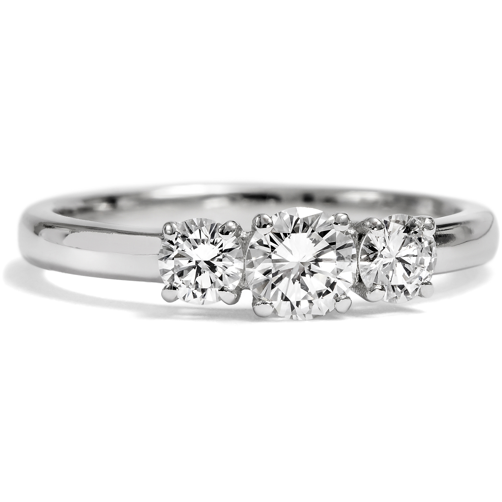 Ungetragener „Trilogie“-Ring mit vintage Brillanten in Platin aus unserer Werkstatt Ungetragener „Trilogie“-Ring mit vintage Brillanten in Platin aus unserer Werkstatt