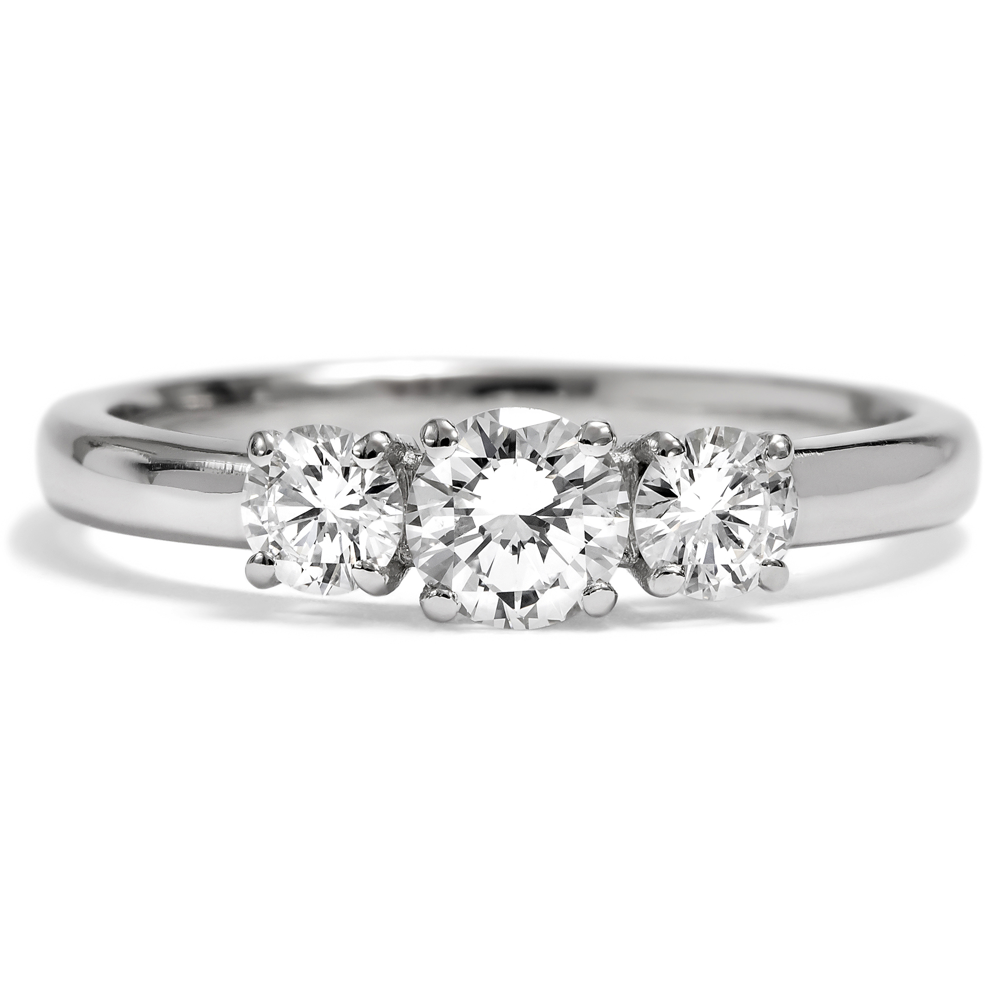 Ungetragener „Trilogie“-Ring mit vintage Brillanten in Platin aus unserer Werkstatt Ungetragener „Trilogie“-Ring mit vintage Brillanten in Platin aus unserer Werkstatt