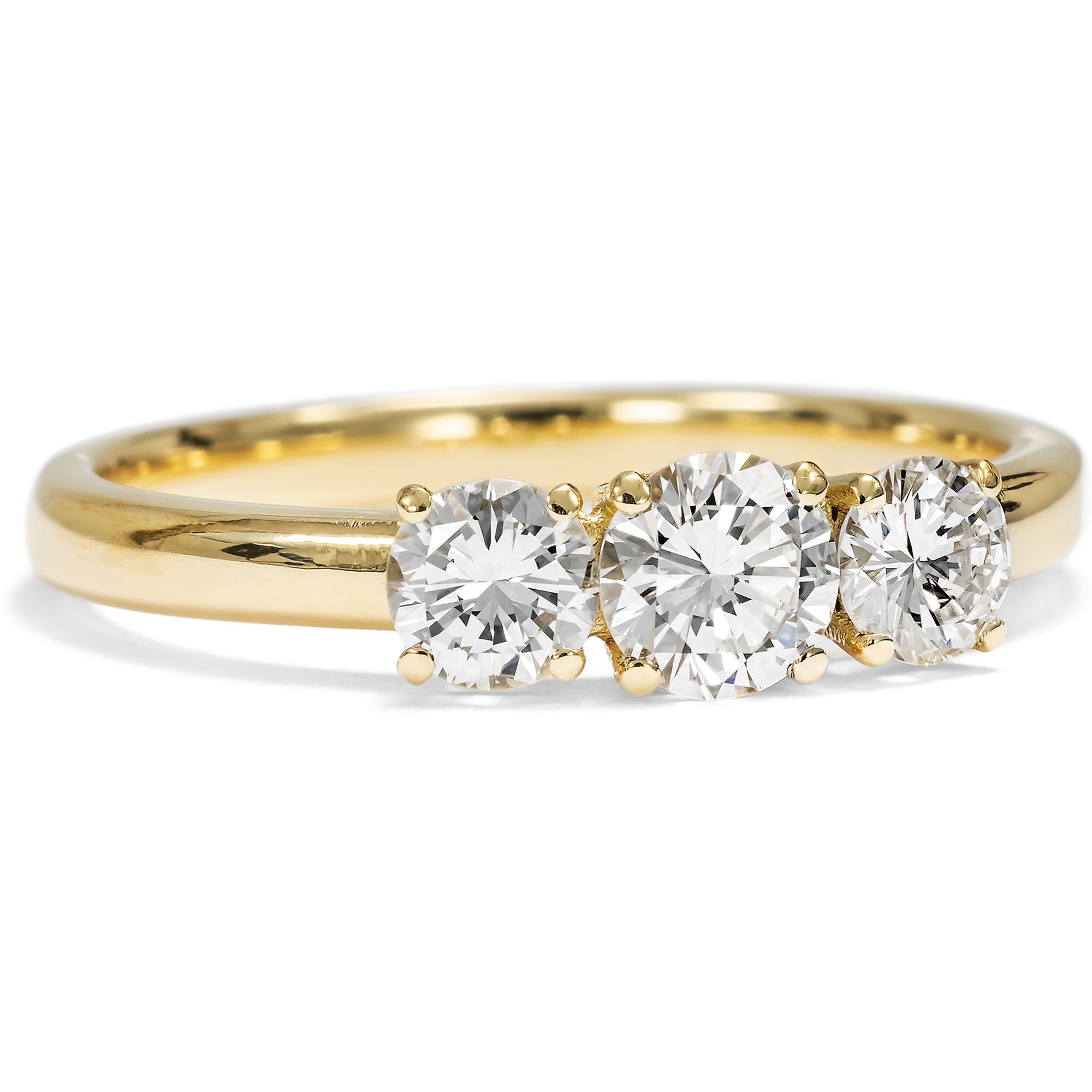 Ungetragener „Trilogie“-Ring mit vintage Brillanten in Gelbgold aus unserer Werkstatt Ungetragener „Trilogie“-Ring mit vintage Brillanten in Gelbgold aus unserer Werkstatt
