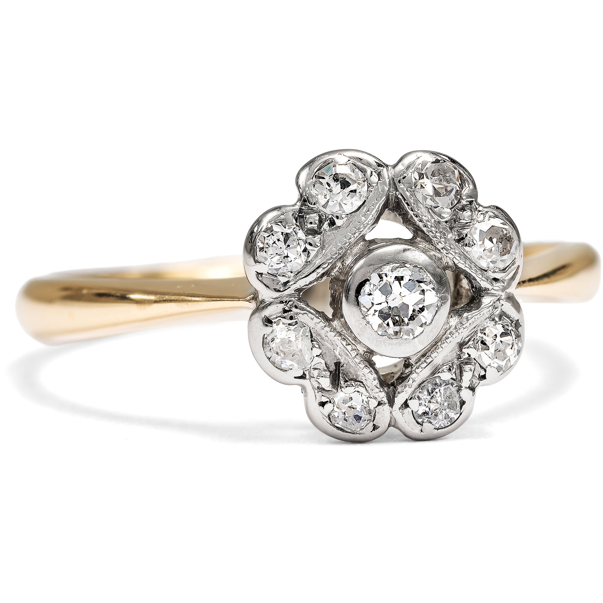 Vintage Daisy Ring with Diamonds in Platinum and Gold, British, c. 1950 Vintage Daisy Ring with Diamonds in Platinum and Gold, British, c. 1950