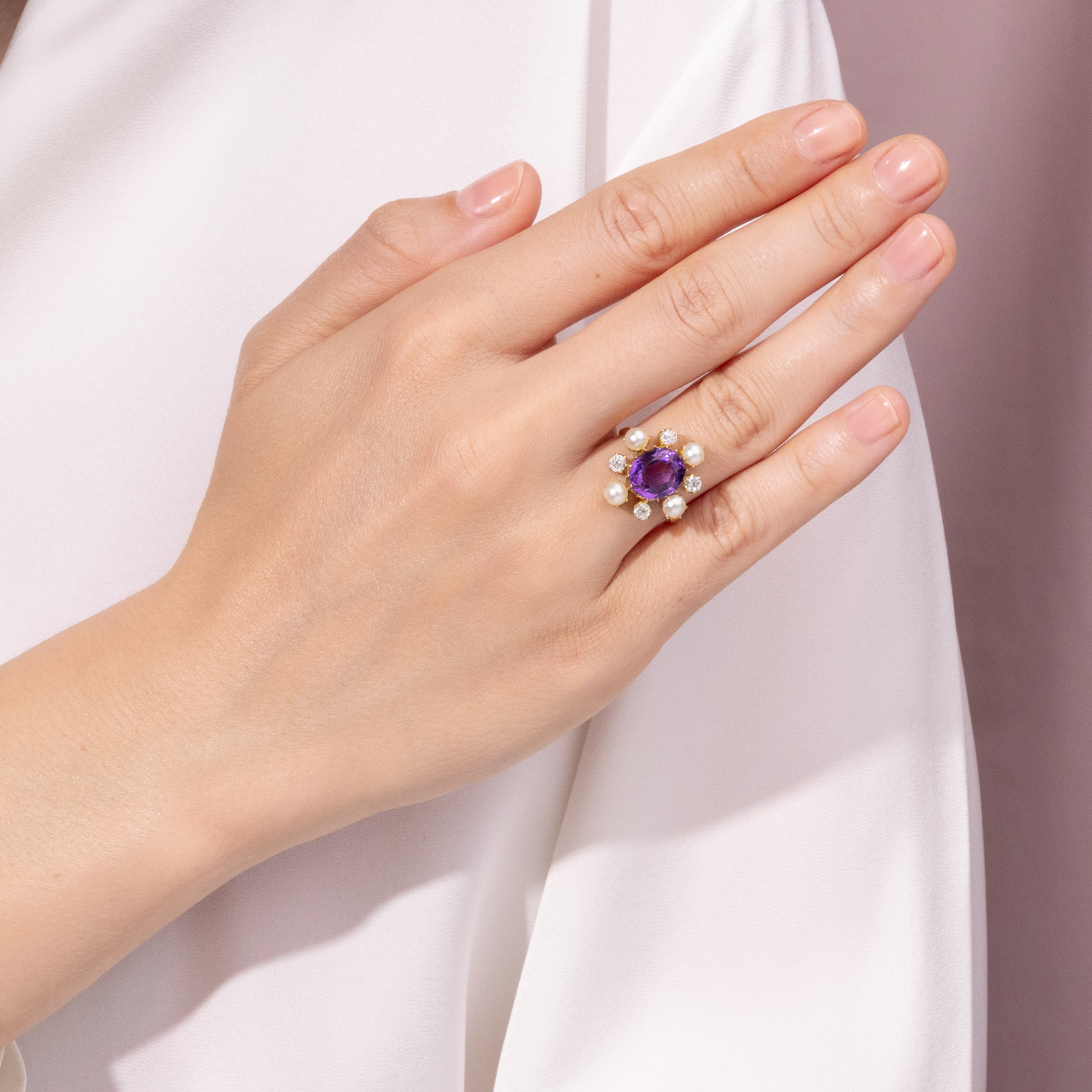 Prachtvoller Ring mit Amethyst, Diamanten und Perlen, um 1885 & später Prachtvoller Ring mit Amethyst, Diamanten und Perlen, um 1885 & später