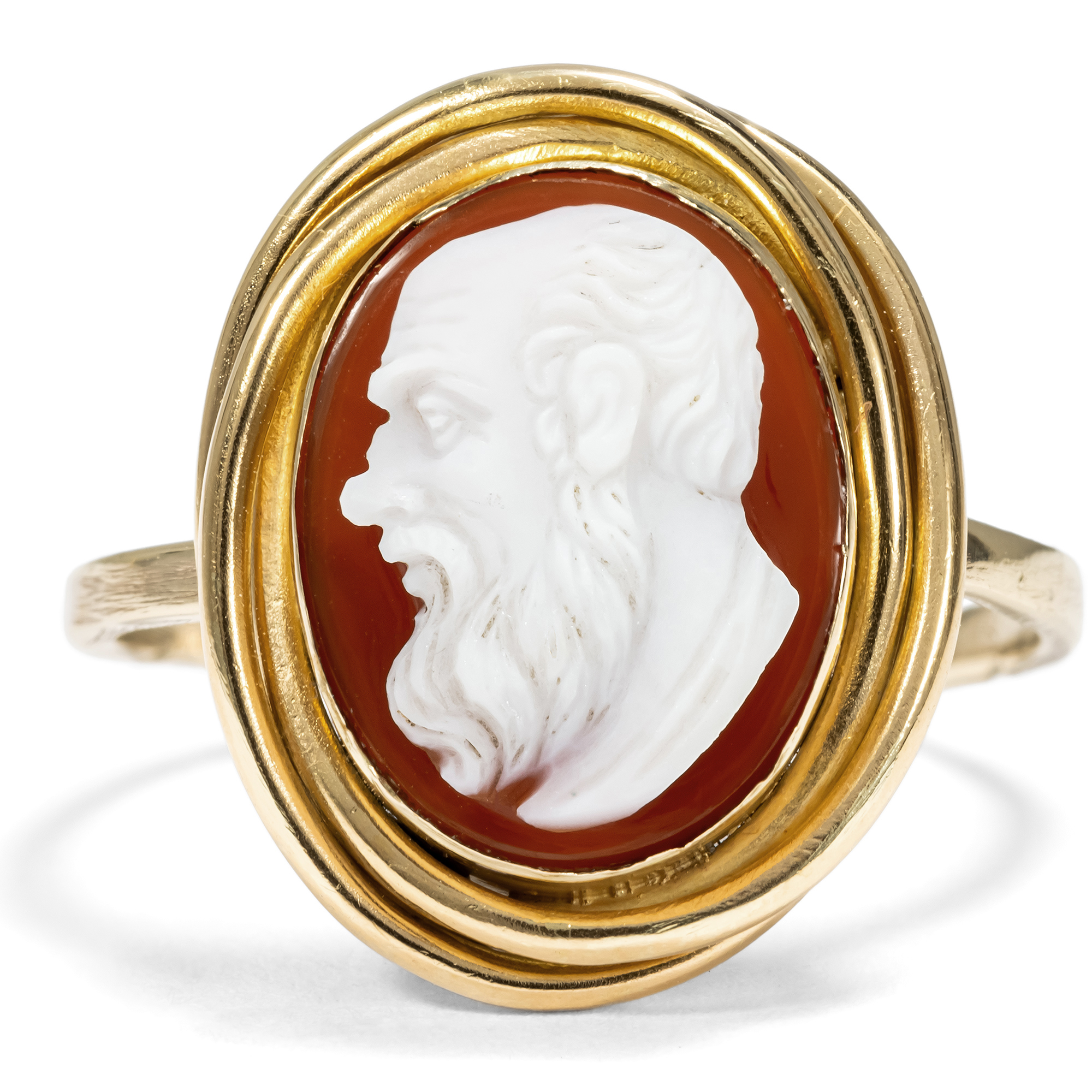 Feine Kamee des Sokrates aus Lagenstein in einem Ring aus Gold, um 1890 & später Feine Kamee des Sokrates aus Lagenstein in einem Ring aus Gold, um 1890 & später