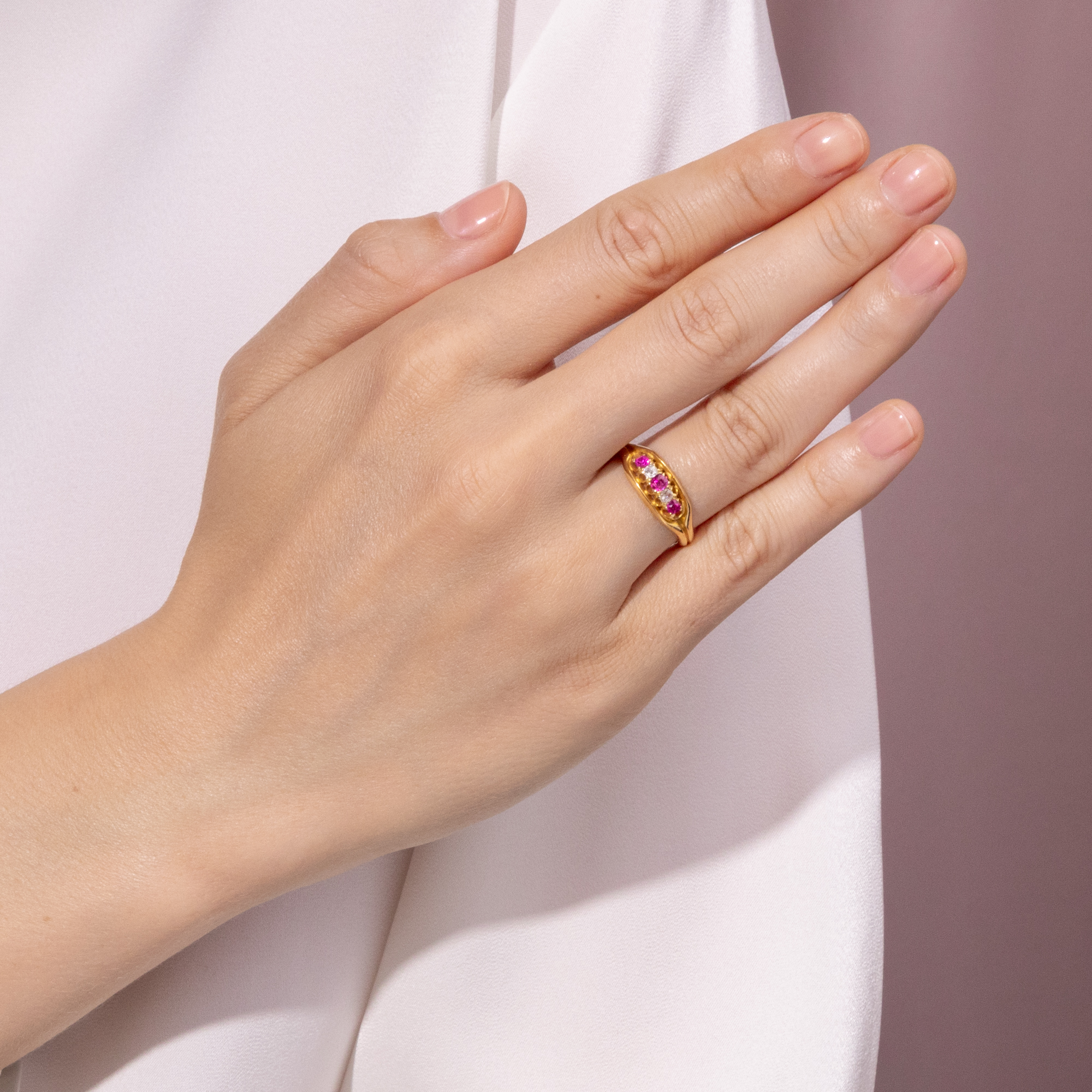 Viktorianischer Rubin- & Diamant-Ring in Gold, England um 1900 Viktorianischer Rubin- & Diamant-Ring in Gold, England um 1900