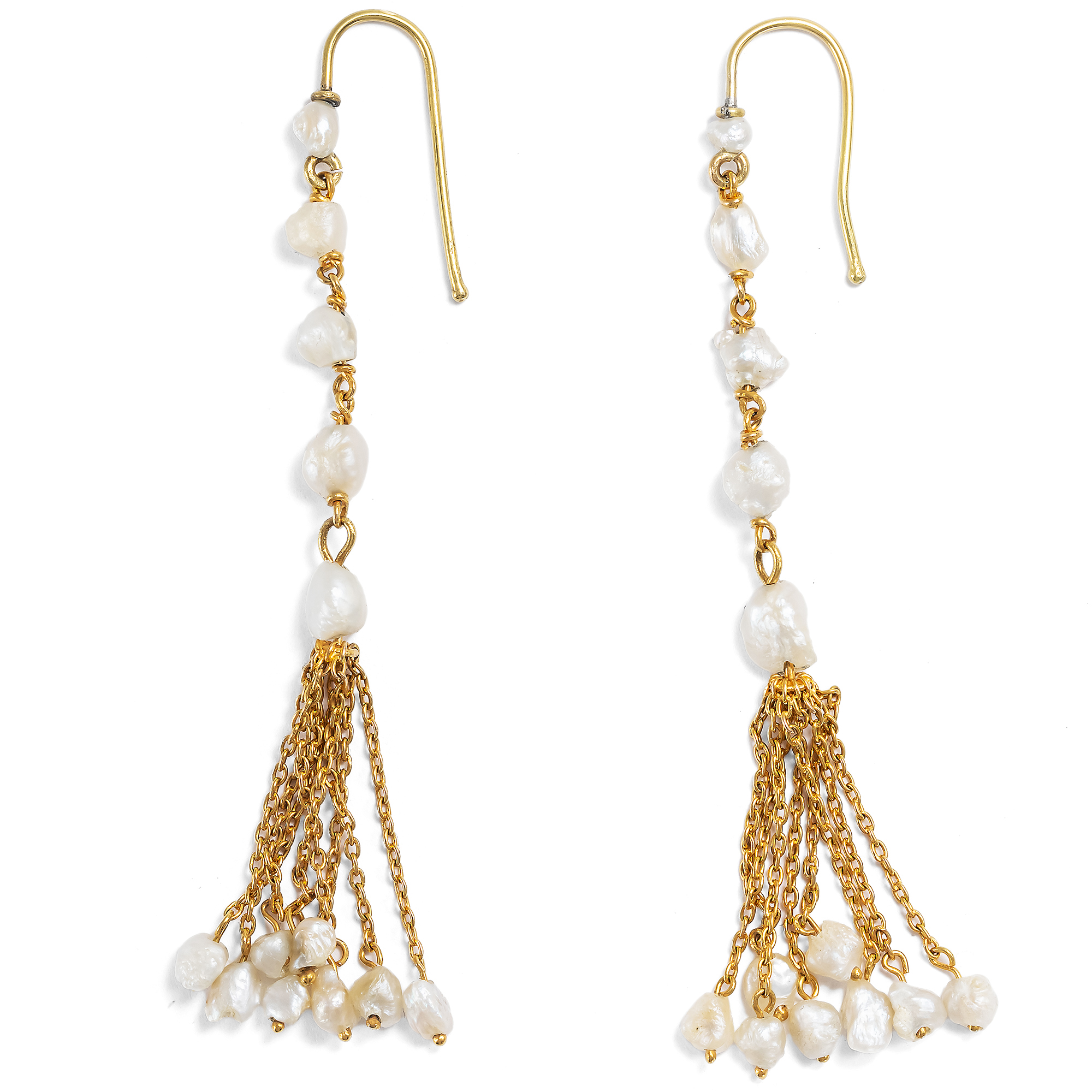 Elegante Ohrringe aus antiken Elementen mit Naturperlen & Gold, um 1910 & später Elegante Ohrringe aus antiken Elementen mit Naturperlen & Gold, um 1910 & später