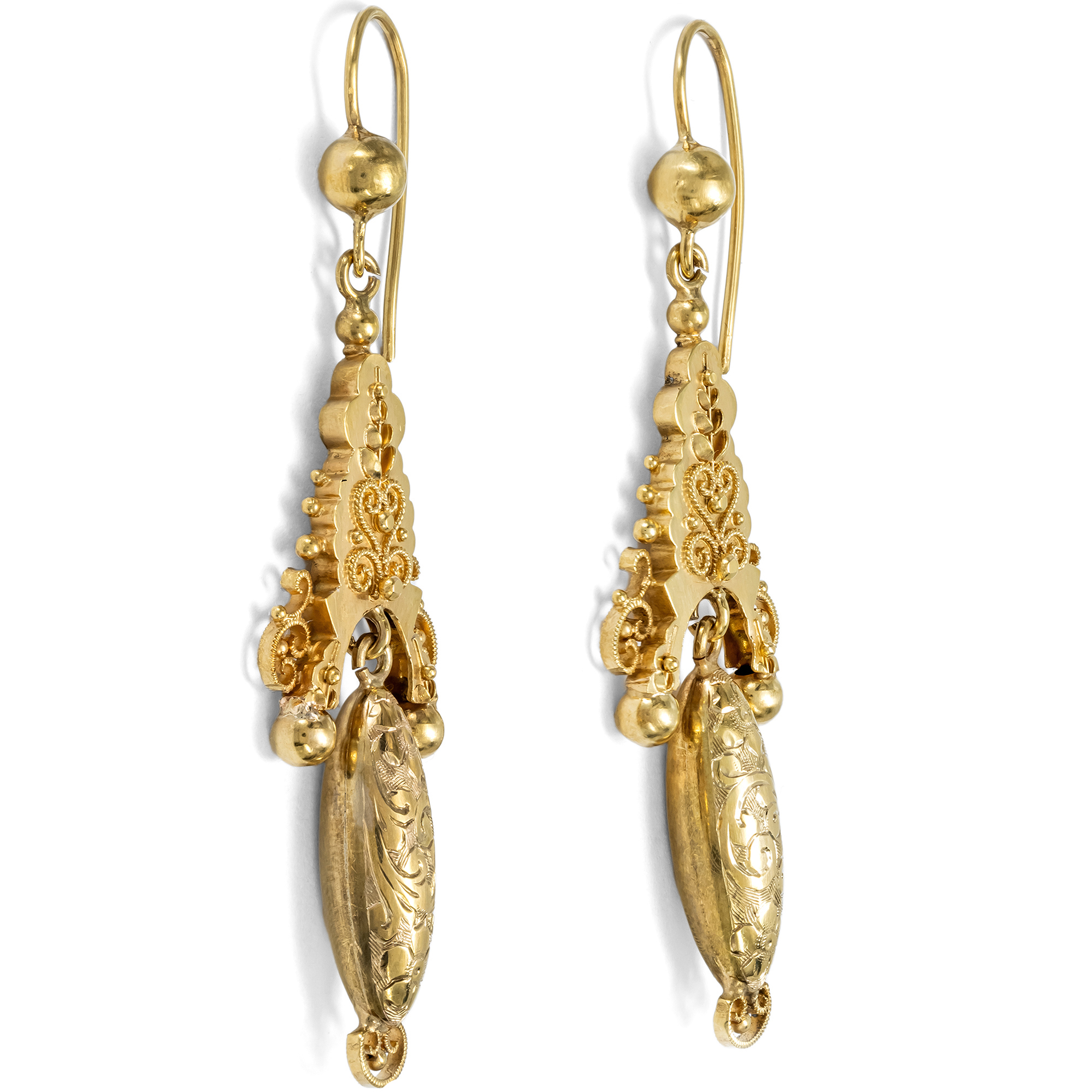 Lange Ohrringe aus Gold aus antiken Elementen, um 1880 & später Lange Ohrringe aus Gold aus antiken Elementen, um 1880 & später