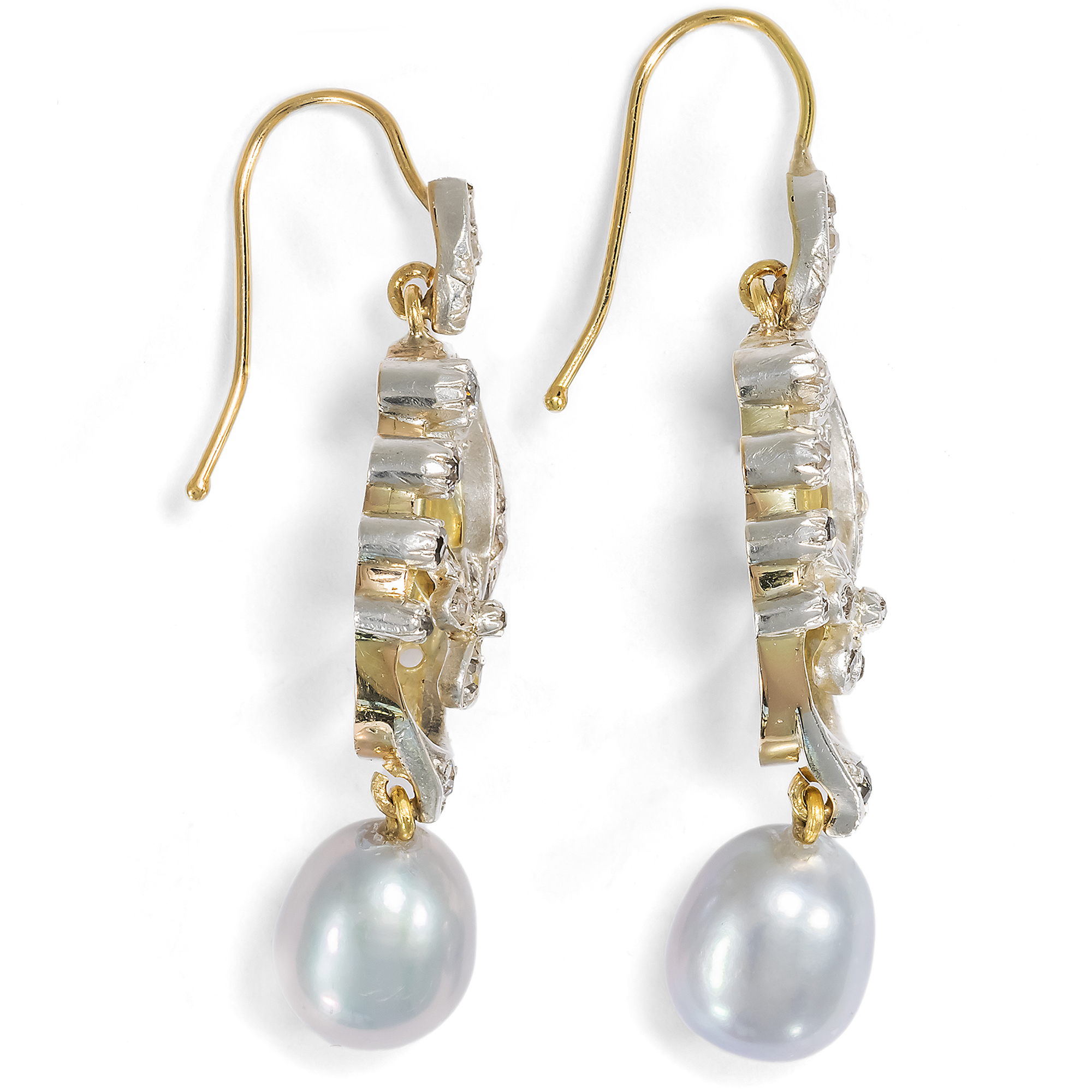 Traumhafte Ohrringe mit Diamanten aus antiken Elementen. um 1900 & später Traumhafte Ohrringe mit Diamanten aus antiken Elementen. um 1900 & später