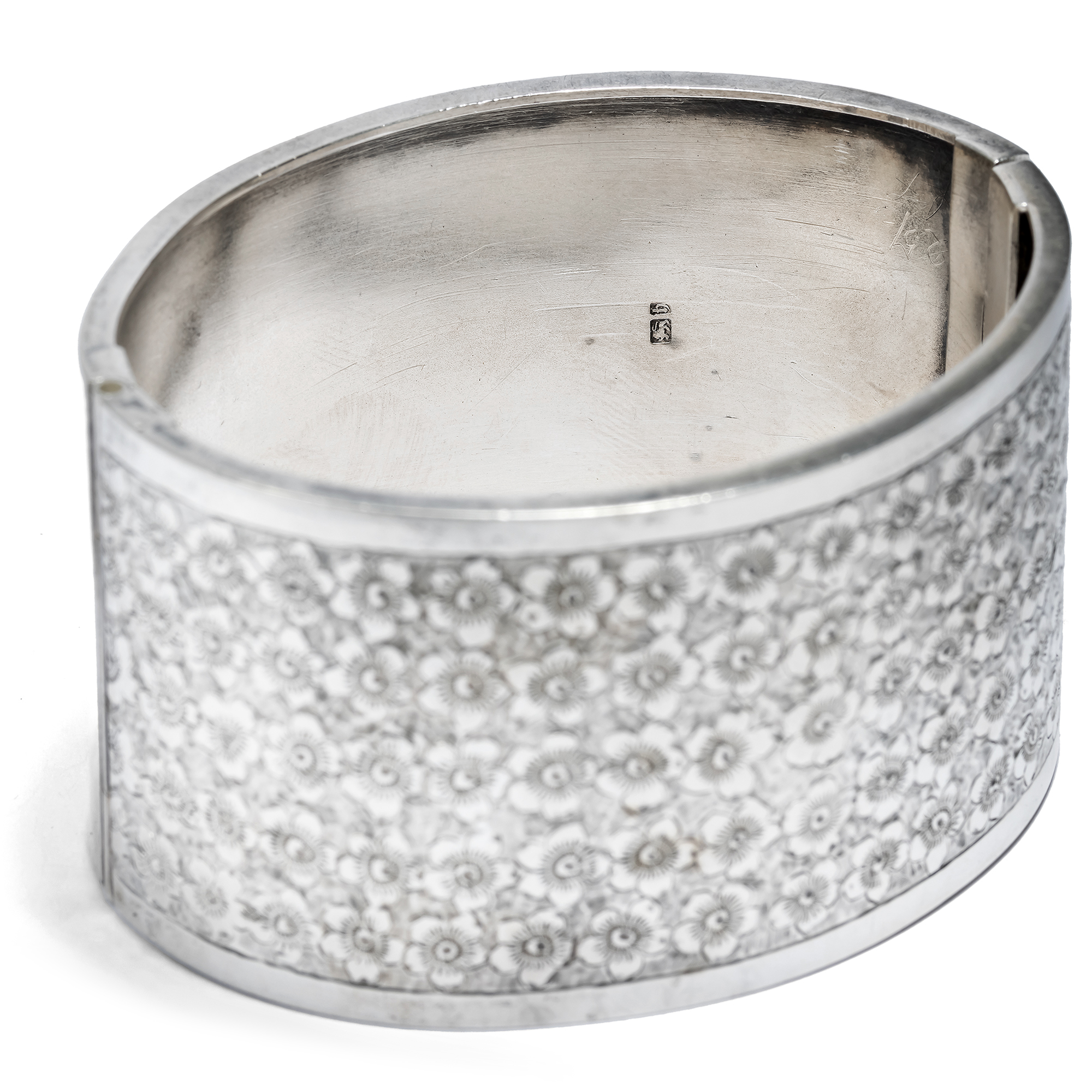 Breiter viktorianischer Armreif aus Sterlingsilber mit Gravuren, Birmingham 1882 Breiter viktorianischer Armreif aus Sterlingsilber mit Gravuren, Birmingham 1882
