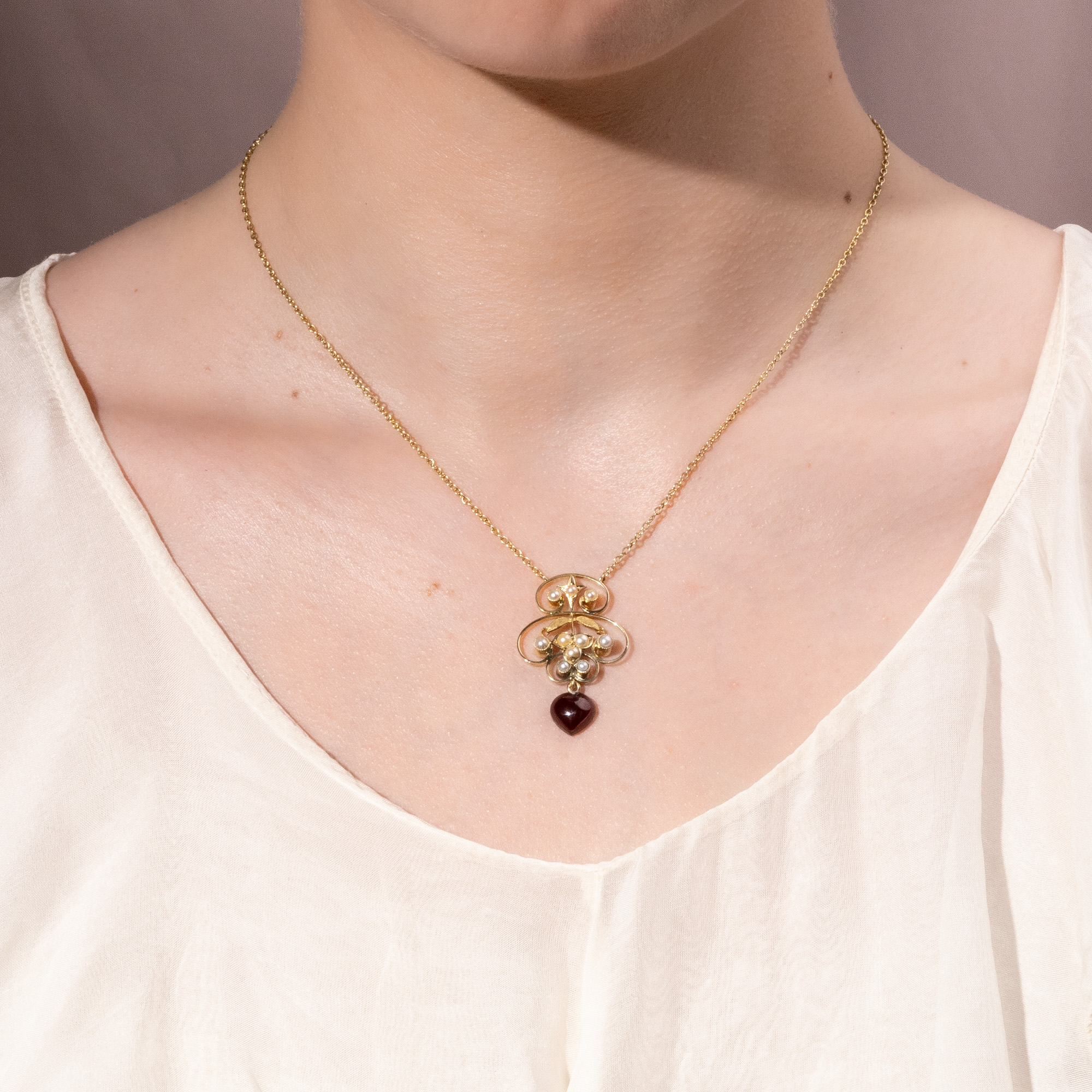 Romantisches Collier mit Granat & Perlen in Gold, um 1910 Romantisches Collier mit Granat & Perlen in Gold, um 1910