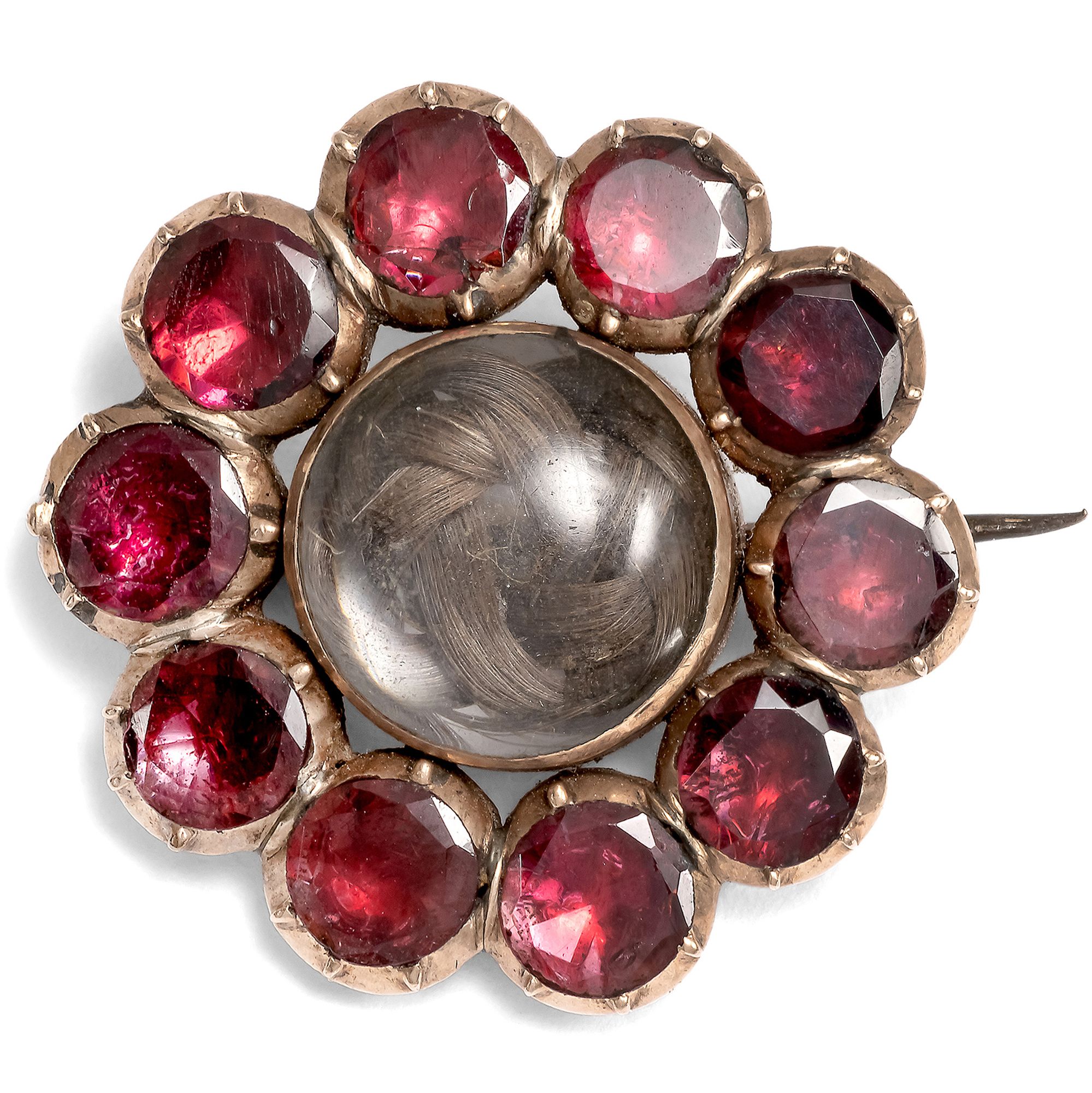 Antike Brosche mit Haarlocke und foliierten Granaten, um 1820 Antike Brosche mit Haarlocke und foliierten Granaten, um 1820