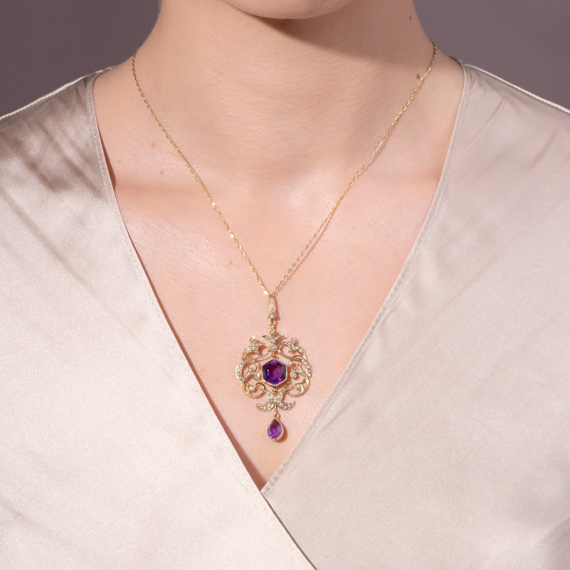 Antique pendant with amethysts & pearls in gold, Great Britain circa 1905 Antique pendant with amethysts & pearls in gold, Great Britain circa 1905