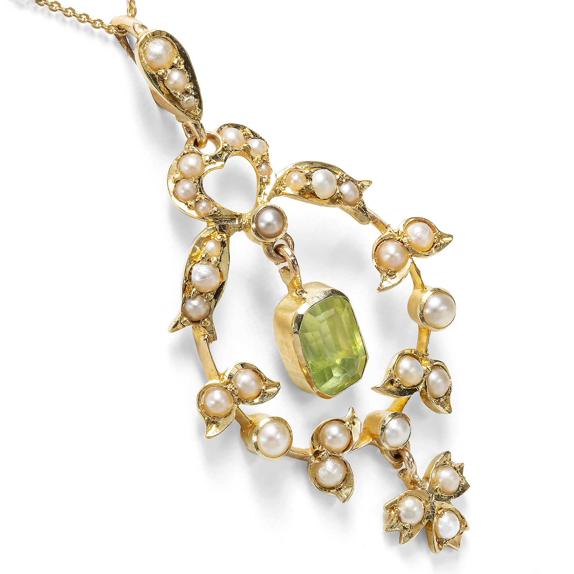 Eleganter Anhänger mit Peridot & Perlen in Gold, England um 1905 Eleganter Anhänger mit Peridot & Perlen in Gold, England um 1905