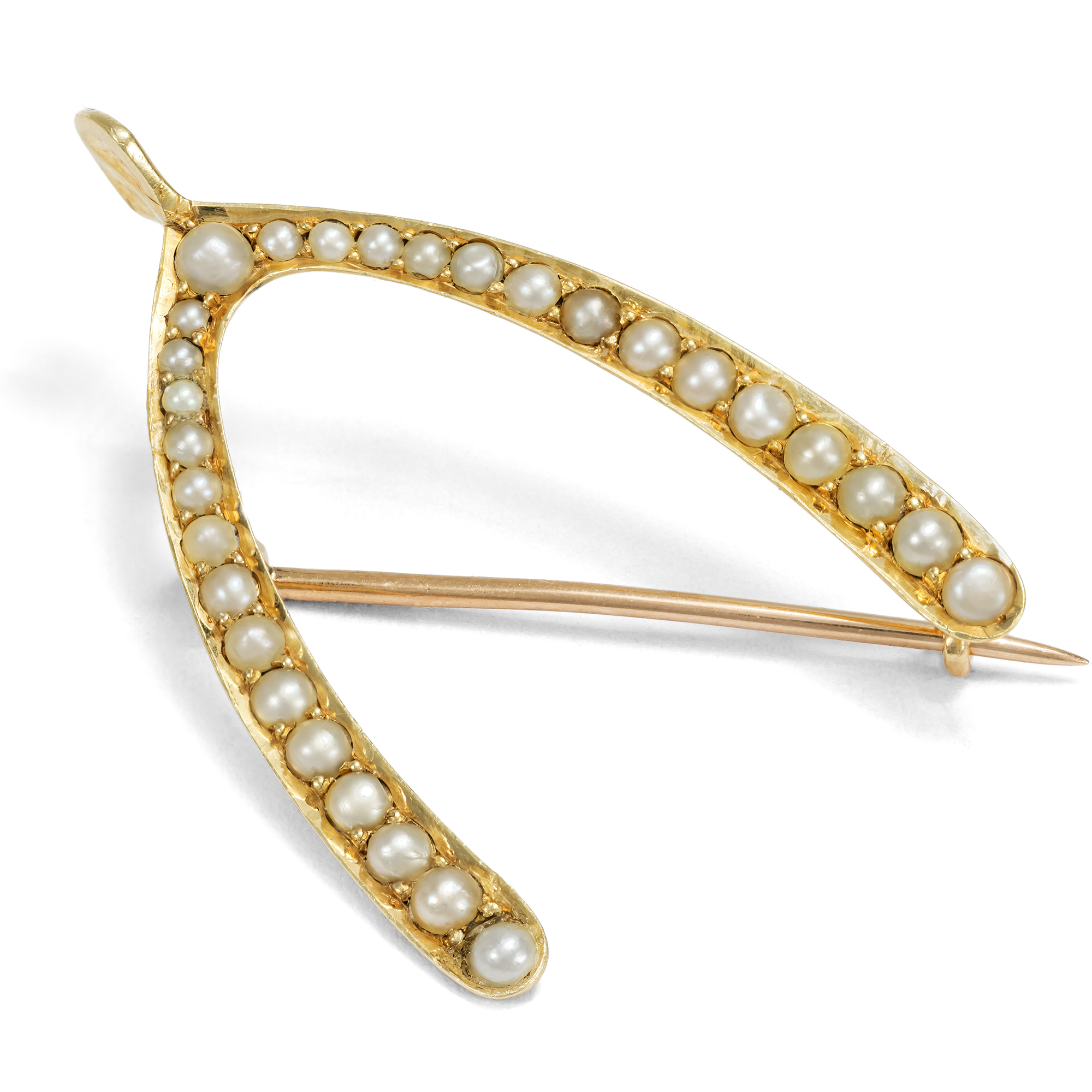 Antike „Wishbone“-Brosche mit Saatperlen in Gold, Großbritannien um 1900 Antike „Wishbone“-Brosche mit Saatperlen in Gold, Großbritannien um 1900