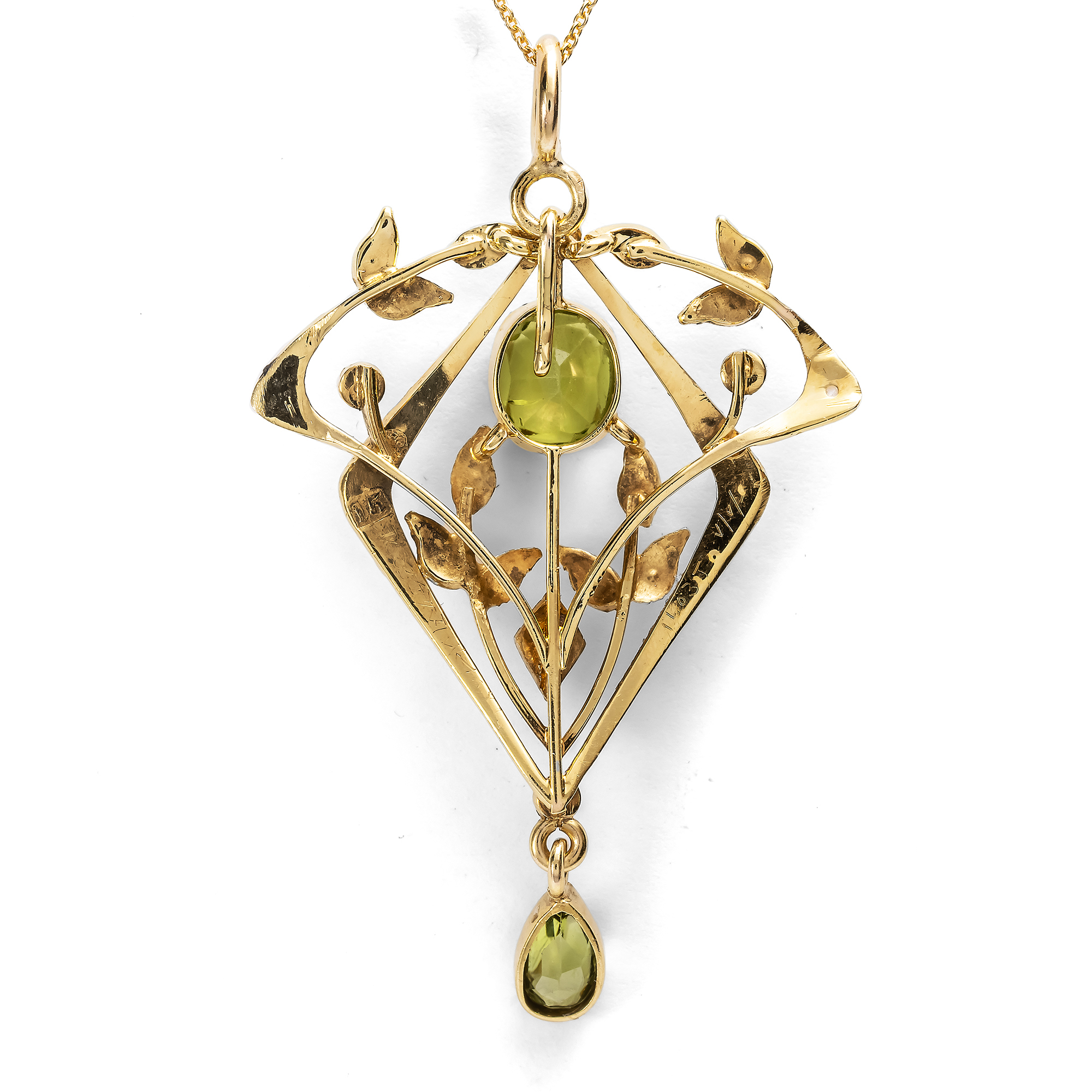 Eleganter Anhänger mit Peridot & Perlen in Gold, Großbritannien um 1910 Eleganter Anhänger mit Peridot & Perlen in Gold, Großbritannien um 1910