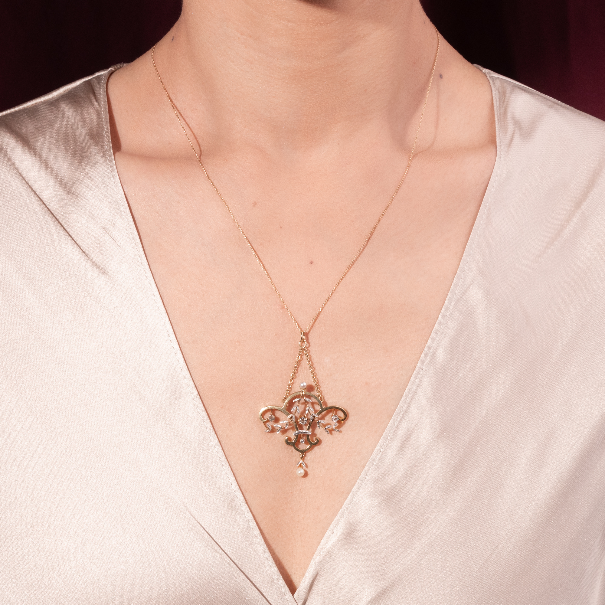 Zarter Anhänger mit Diamanten & Perlen in Gold & Platin, um 1910 Zarter Anhänger mit Diamanten & Perlen in Gold & Platin, um 1910