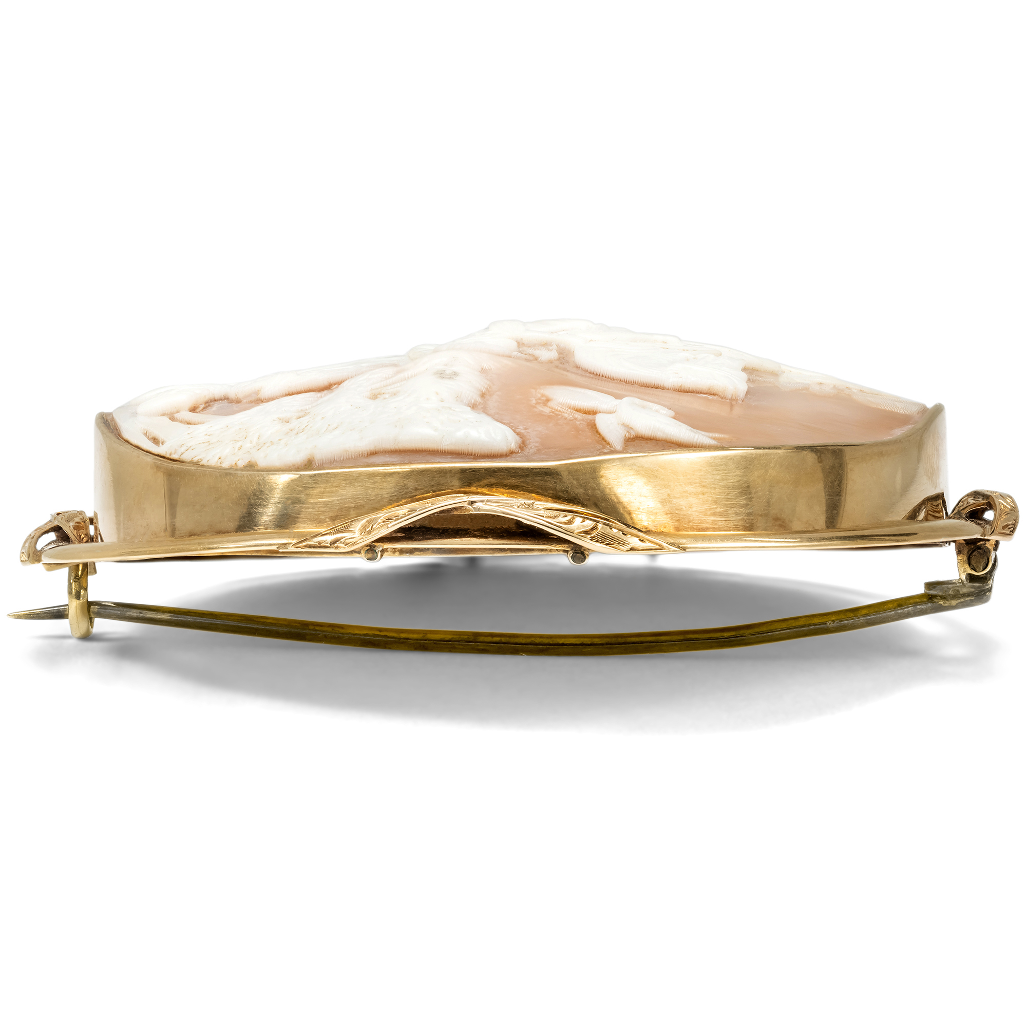 Große Muschelkamee in Gold mit Darstellung einer Falkenjagd, um 1840 Große Muschelkamee in Gold mit Darstellung einer Falkenjagd, um 1840