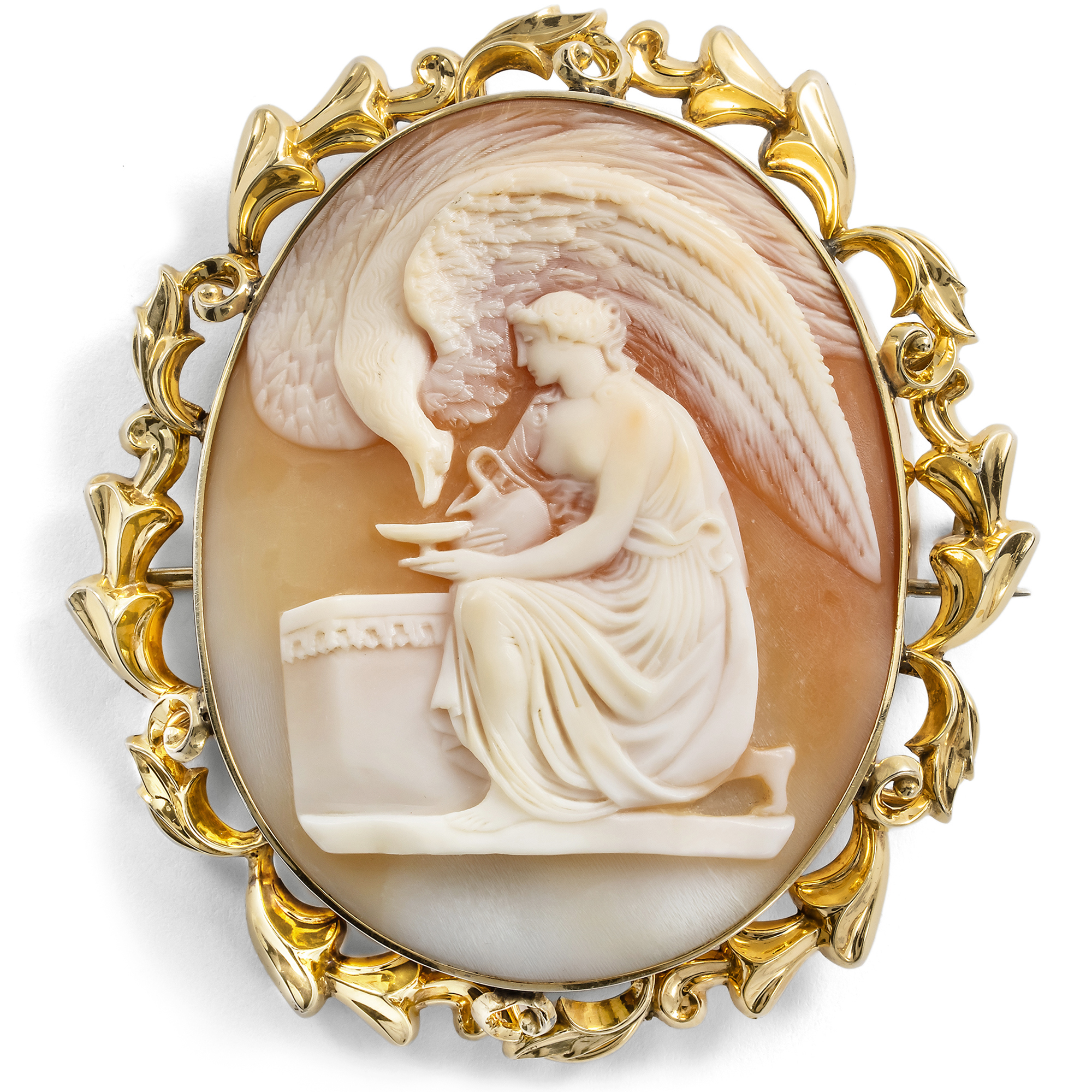 Große Muschel-Kamee mit Darstellung der Hebe in Gold, England & Italien um 1850 Große Muschel-Kamee mit Darstellung der Hebe in Gold, England & Italien um 1850