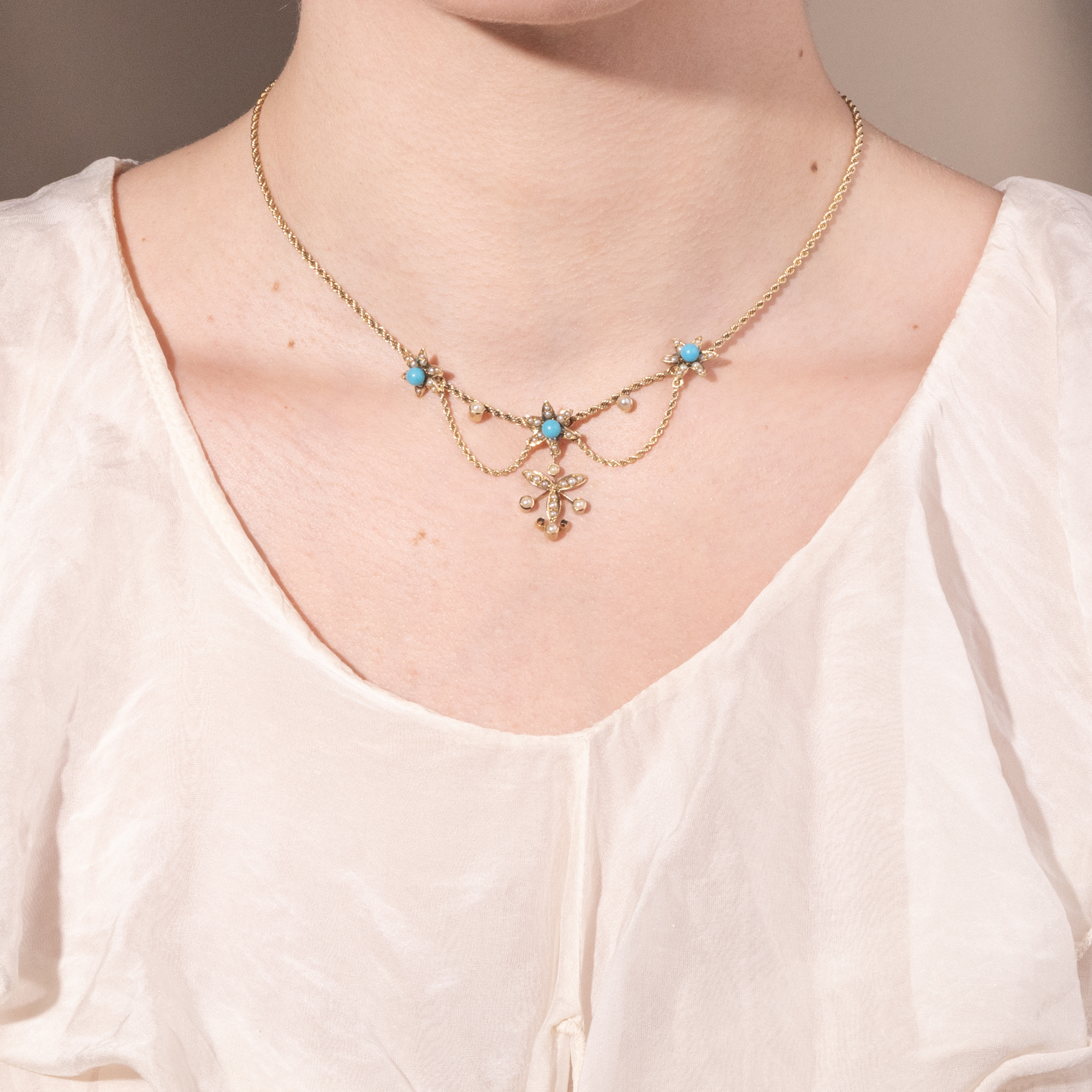 Zartes Collier mit Perlen & hellblauem Glas in Gold, Großbritannien um 1900 Zartes Collier mit Perlen & hellblauem Glas in Gold, Großbritannien um 1900