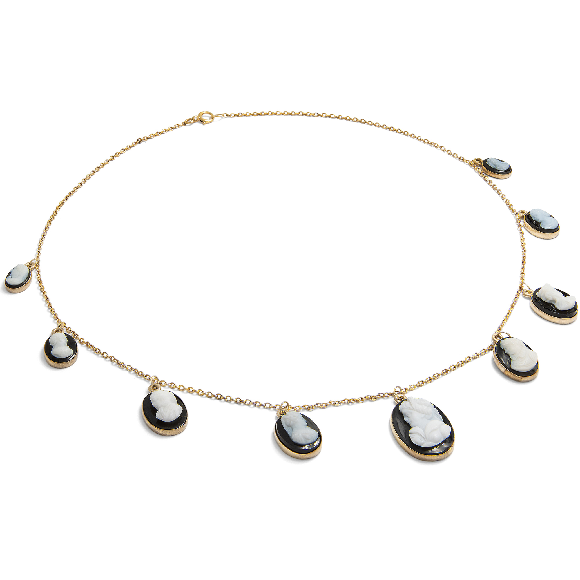 Zartes Collier des Historismus mit neun Kameen aus Achat, um 1880 Zartes Collier des Historismus mit neun Kameen aus Achat, um 1880