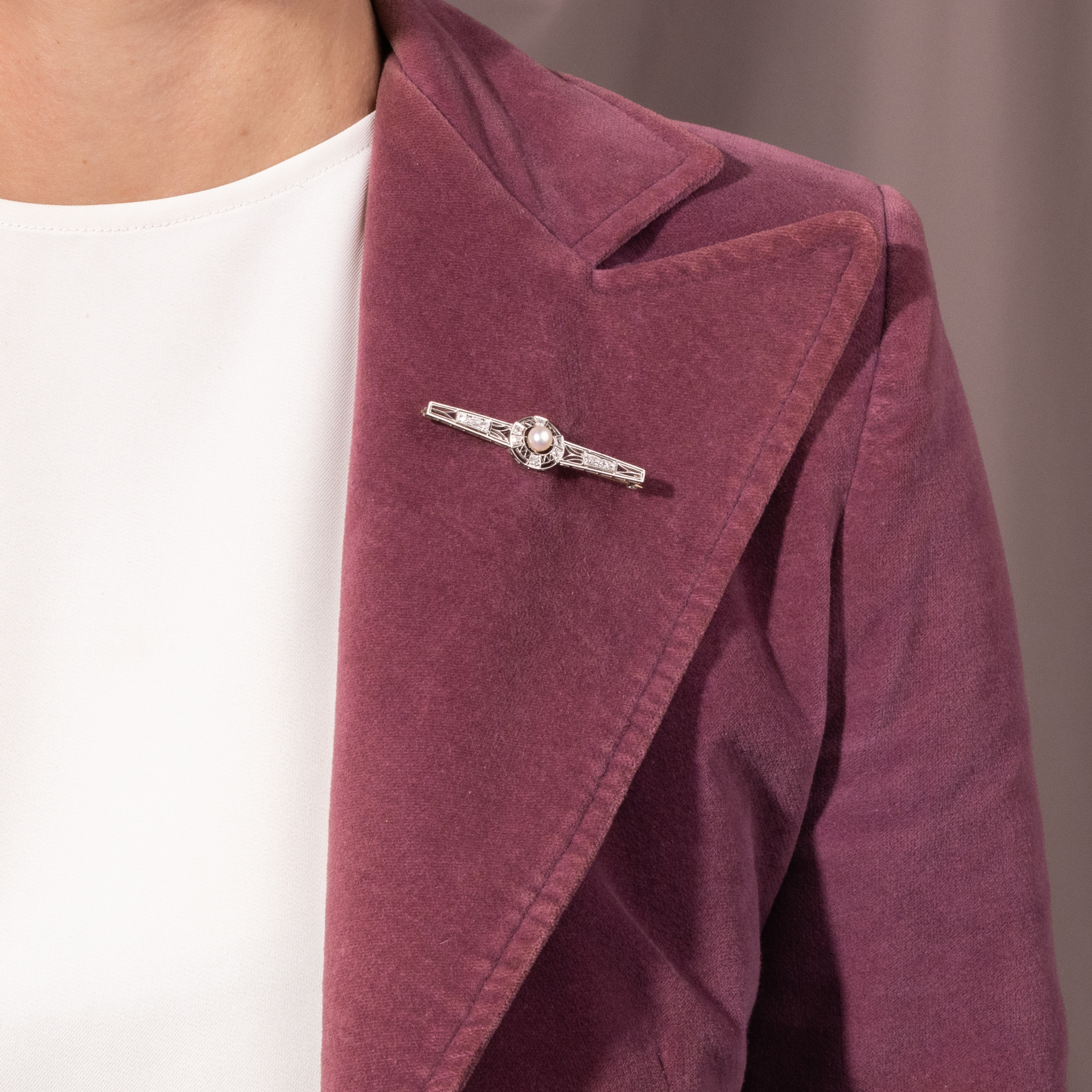 Elegante Stabnadel mit Perle & Diamanten in Gold & Platin, wohl USA um 1925 Elegante Stabnadel mit Perle & Diamanten in Gold & Platin, wohl USA um 1925