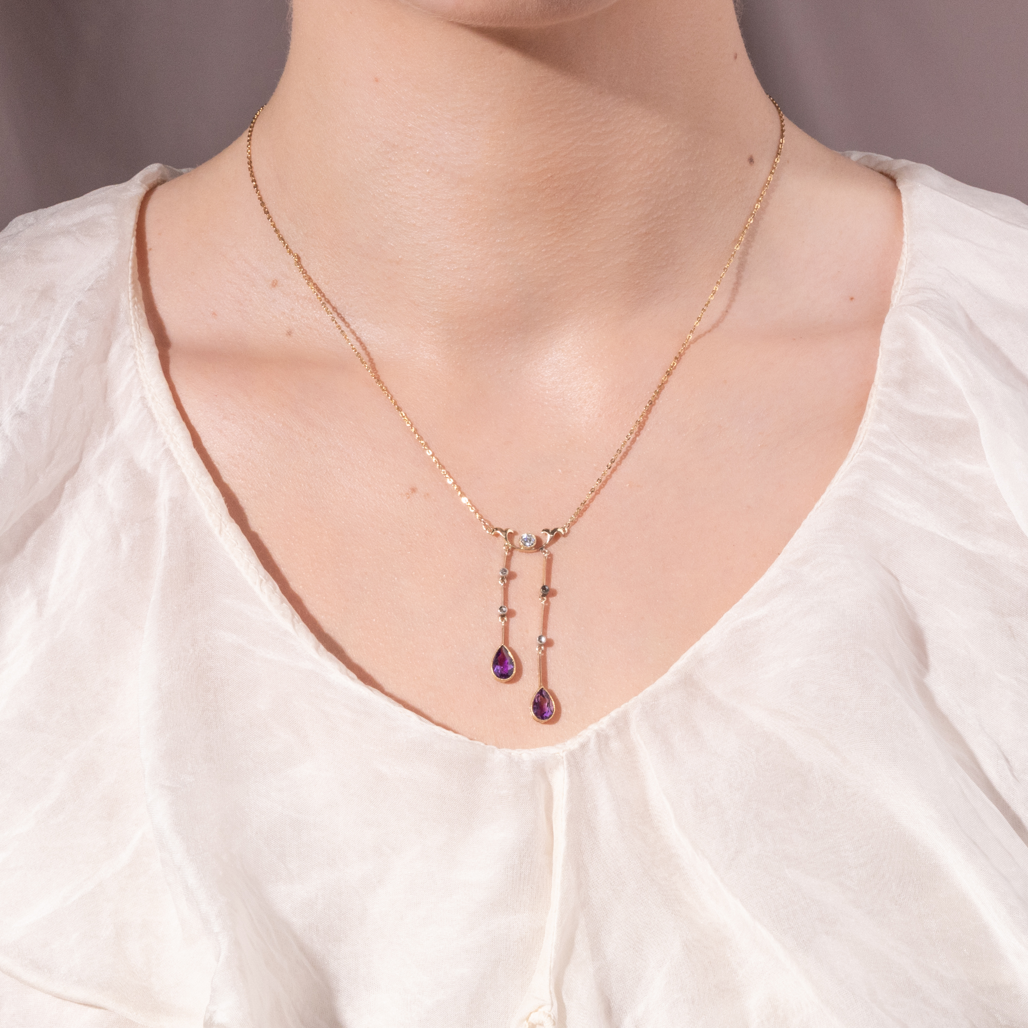 Feines Negligé-Collier mit Amethysten & Diamanten aus antiken Elementen, um 1910 & später Feines Negligé-Collier mit Amethysten & Diamanten aus antiken Elementen, um 1910 & später