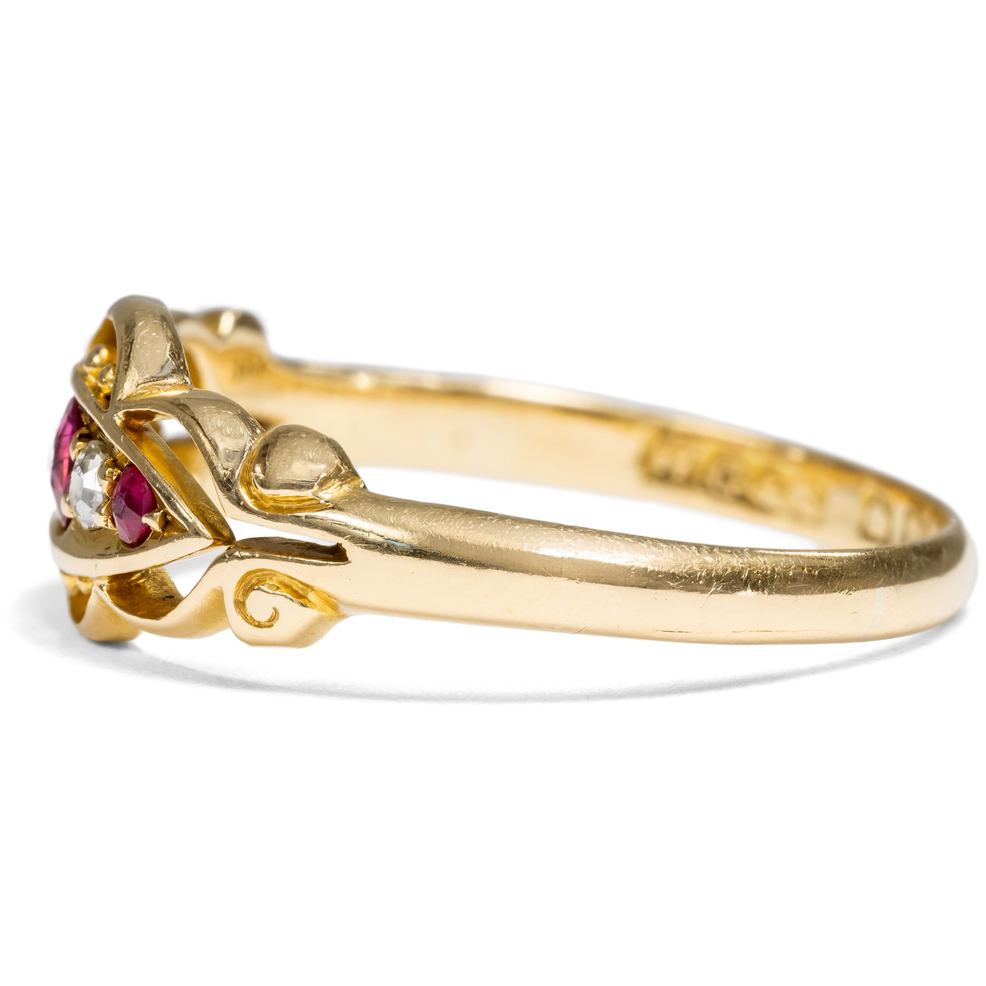 Viktorianischer Ring mit Rubinen & Diamanten in Gold, England um 1900 Viktorianischer Ring mit Rubinen & Diamanten in Gold, England um 1900