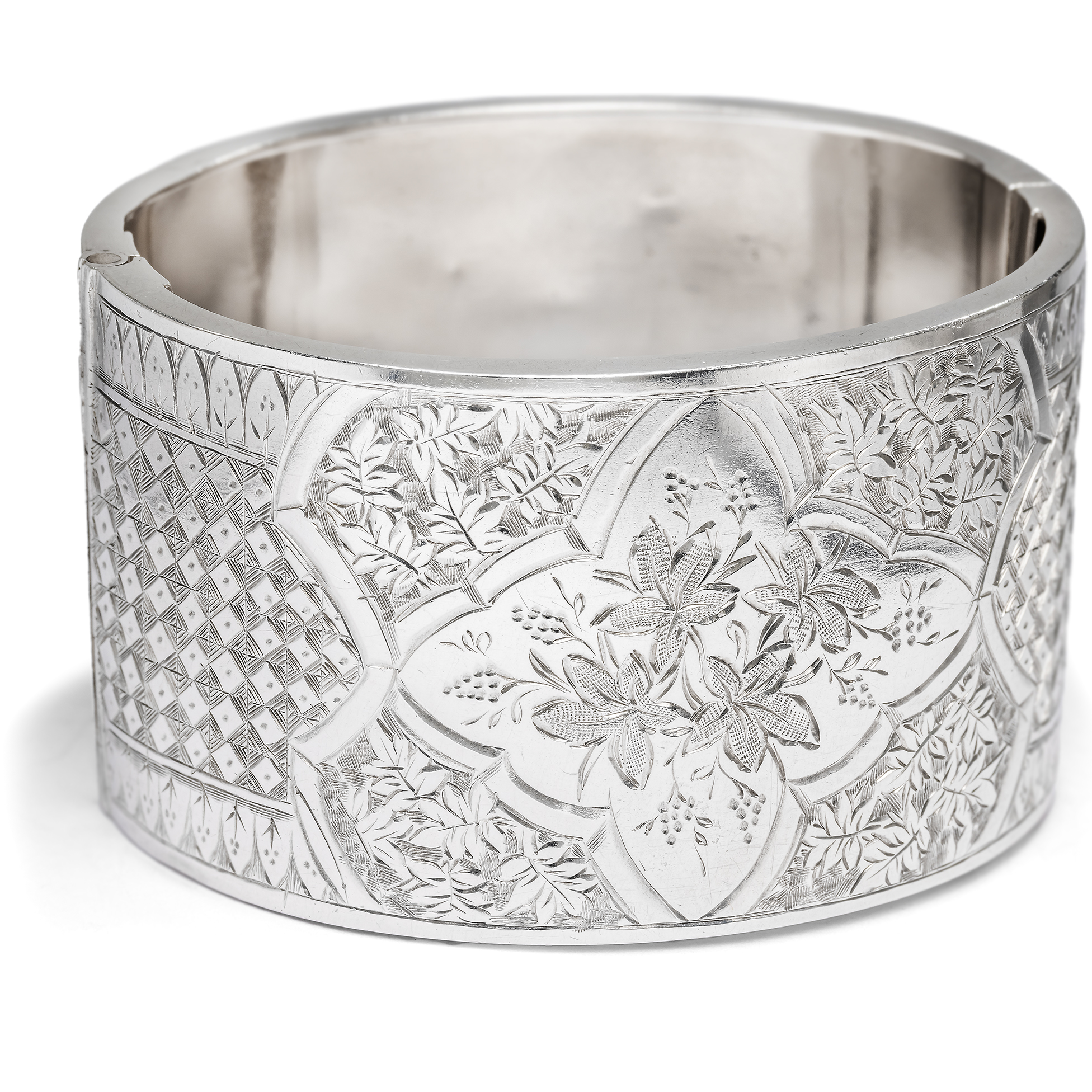 Breiter viktorianischer Armreif aus Sterlingsilber mit Gravuren, England um 1880 Breiter viktorianischer Armreif aus Sterlingsilber mit Gravuren, England um 1880