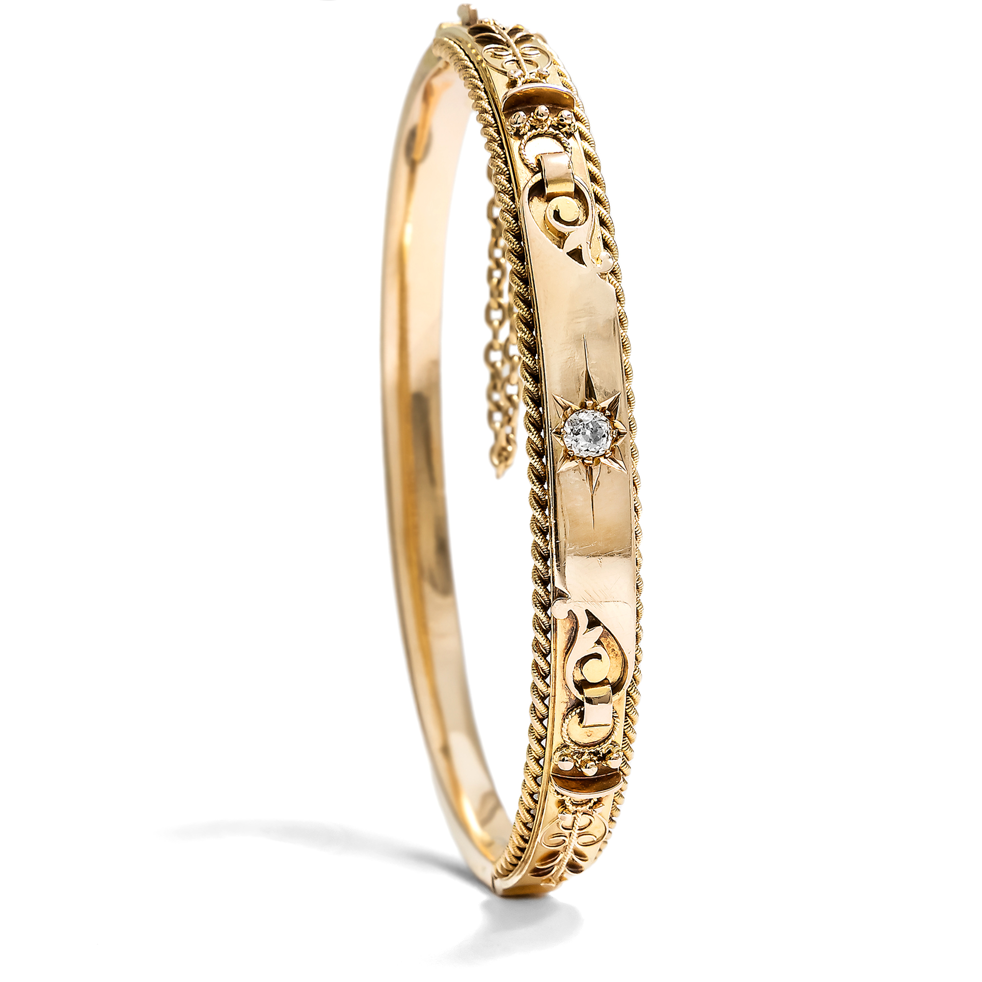 Eleganter Armreif aus Gold mit Diamant im Altschliff, England um 1900