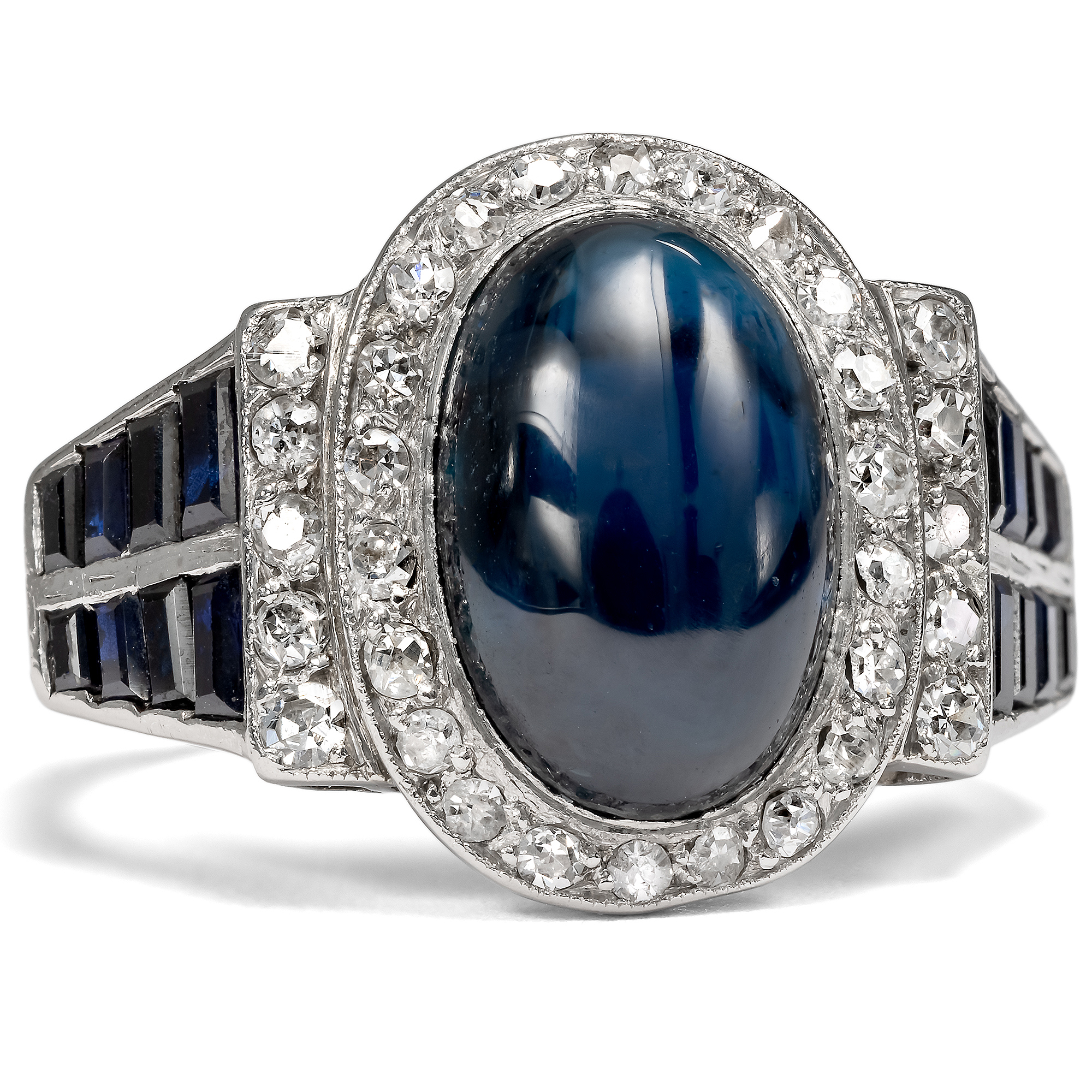 Graphischer Ring mit Saphir & Diamanten in Platin & Weißgold, Art Déco um 1930 Graphischer Ring mit Saphir & Diamanten in Platin & Weißgold, Art Déco um 1930